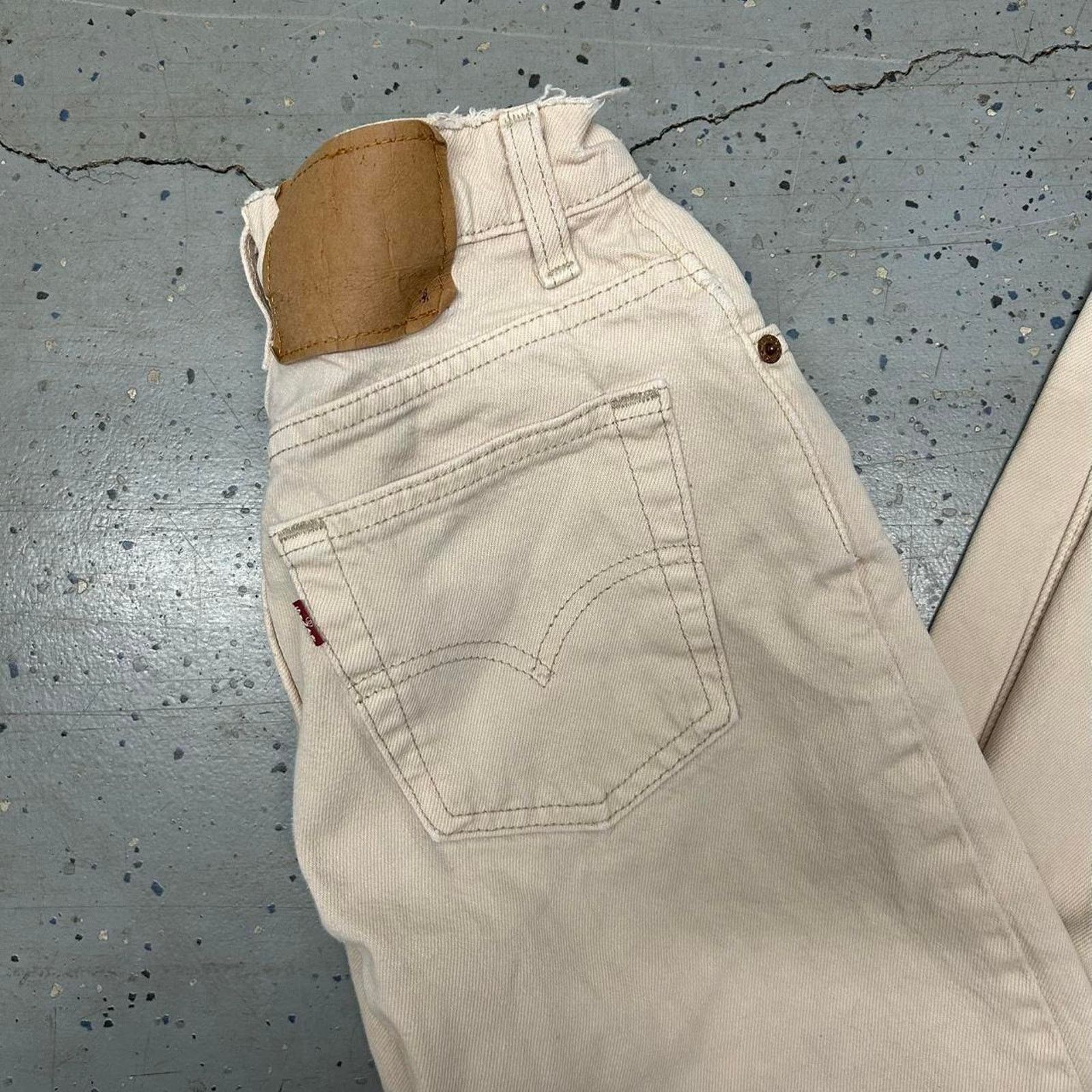 Levi's VTG Cream Levi's 550 jeans Size 28" / US 6 / IT 42 - 2 Thumbnail