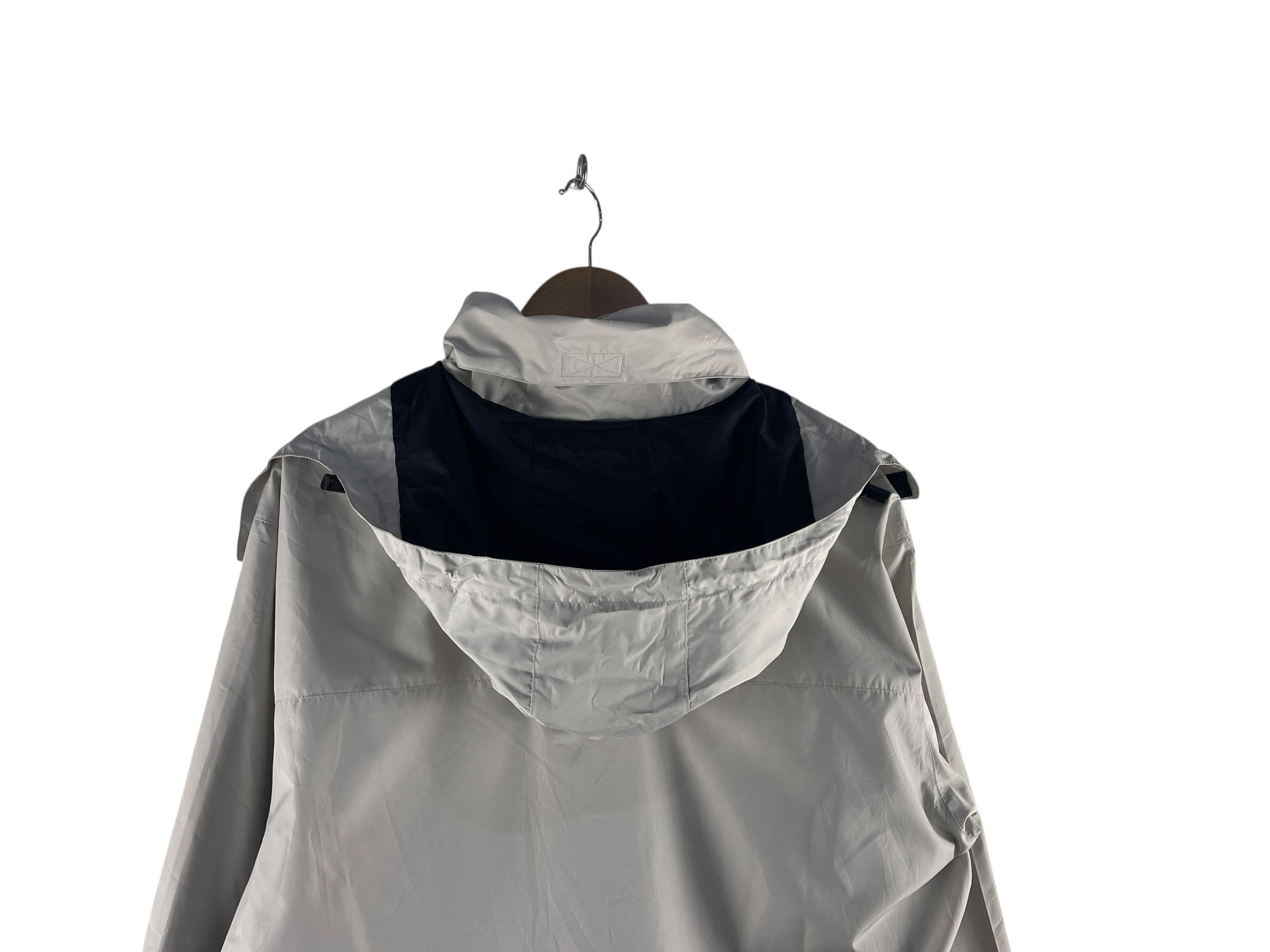 Lacoste Vintage Lacoste Lightweight Hooded Rain Jacket Size US M / EU 48-50 / 2 - 14 Thumbnail