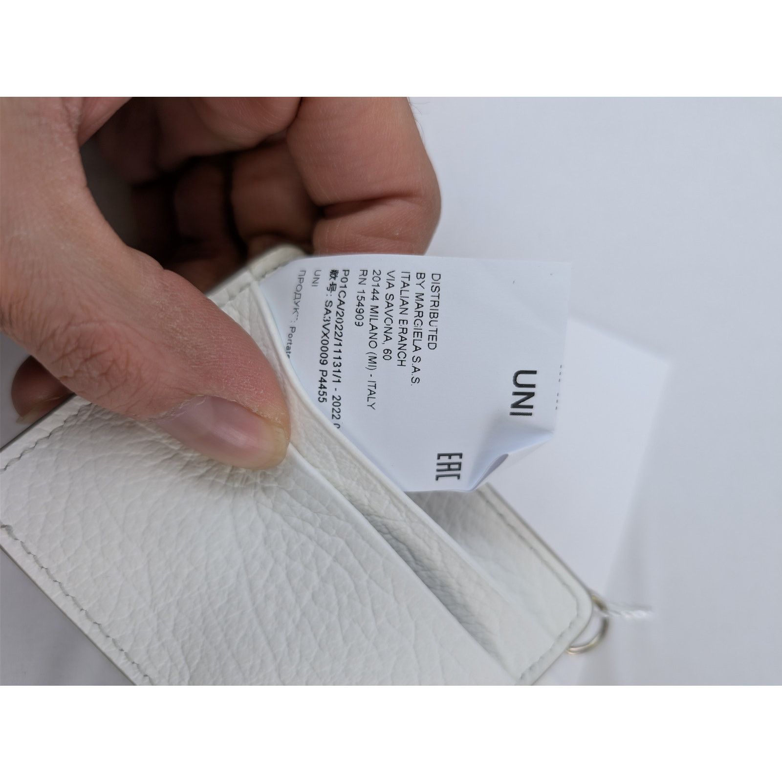 Maison Margiela o1rshd1 Size: OS/ Four Stitch Leather Card Holder in White Size ONE SIZE - 7 Thumbnail