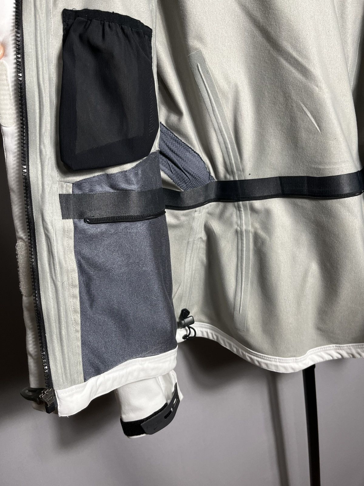 Vintage 00s NIKE ACG Women's RECCO Ski Jacket Gore-Tex White Size L / US 10 / IT 46 - 20 Thumbnail