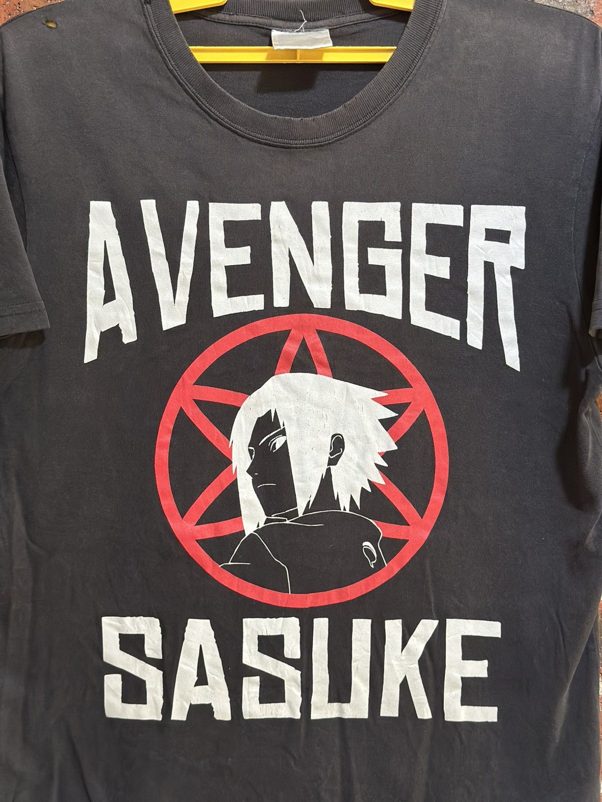 Anime × Japanese Brand × Vintage Vintage Avenger Sasuke : Naruto Faded Tee Size US M / EU 48-50 / 2 - 2 Thumbnail