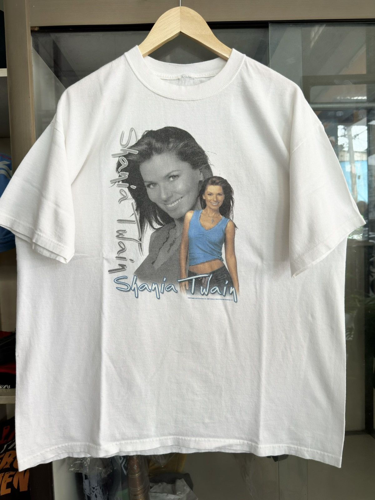 Band Tees Shania Twain 2003 Vintage Shirt Size US XL / EU 56 / 4 - 1 Thumbnail