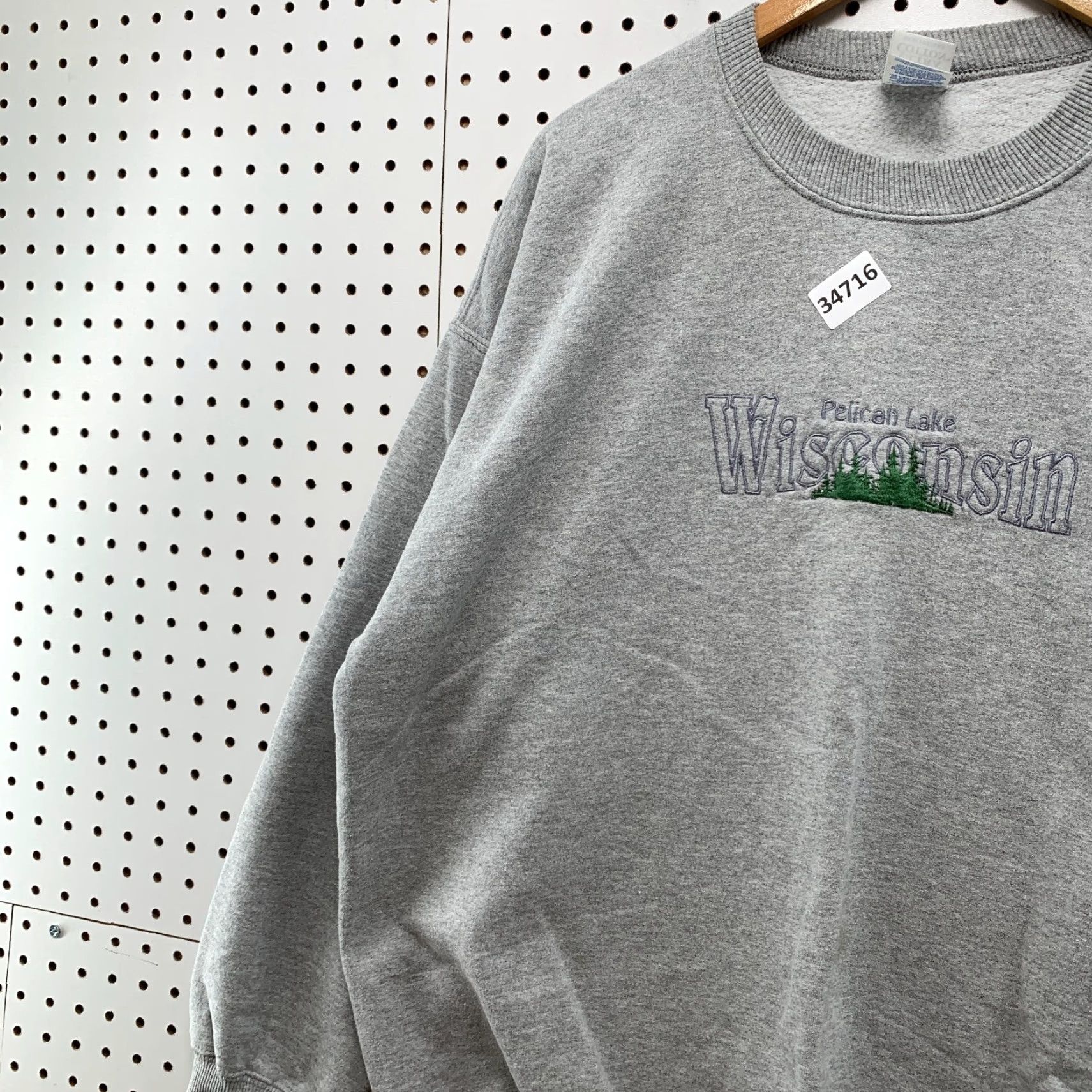 Gildan VINTAGE Wisconsin Pelican Lake Sweatshirt Mens XL Gray Fleece Pullover 26x29.5 Size US XL / EU 56 / 4 - 7 Thumbnail