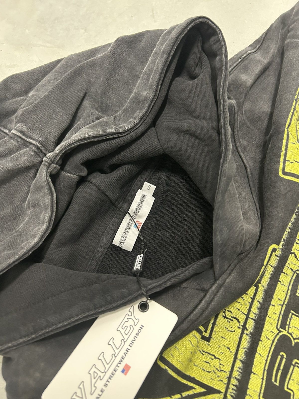 Vale Vale Forever Valley Black Yellow Hellboy Pullover Hoodie Size US S / EU 44-46 / 1 - 3 Thumbnail