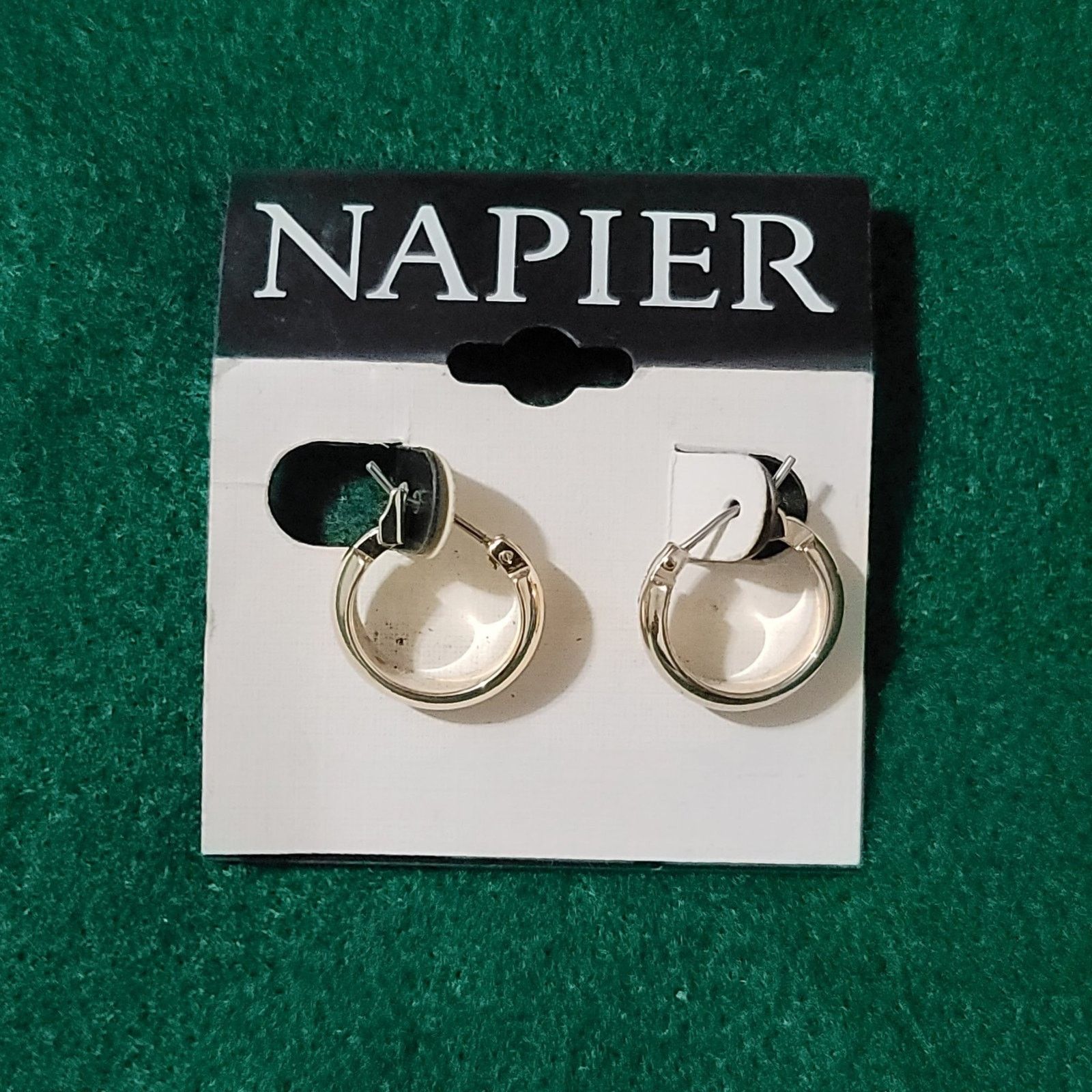 The Unbranded Brand Vtg NAPIER Gold Tone Hoop. Earrings Size ONE SIZE - 1 Thumbnail