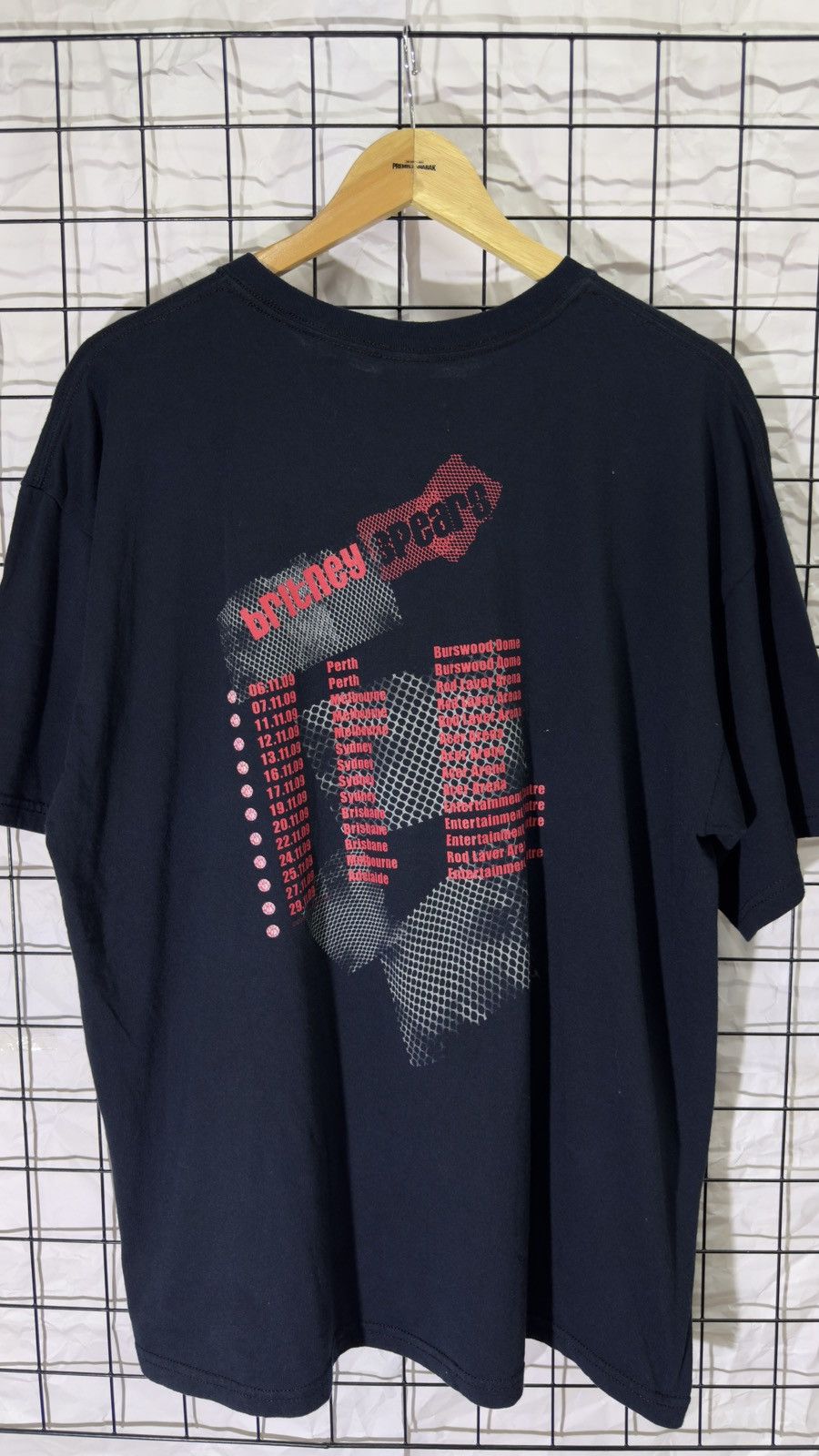 Band Tees Vintage 2009 britney spears tour tee shirt Size US XL / EU 56 / 4 - 4 Thumbnail
