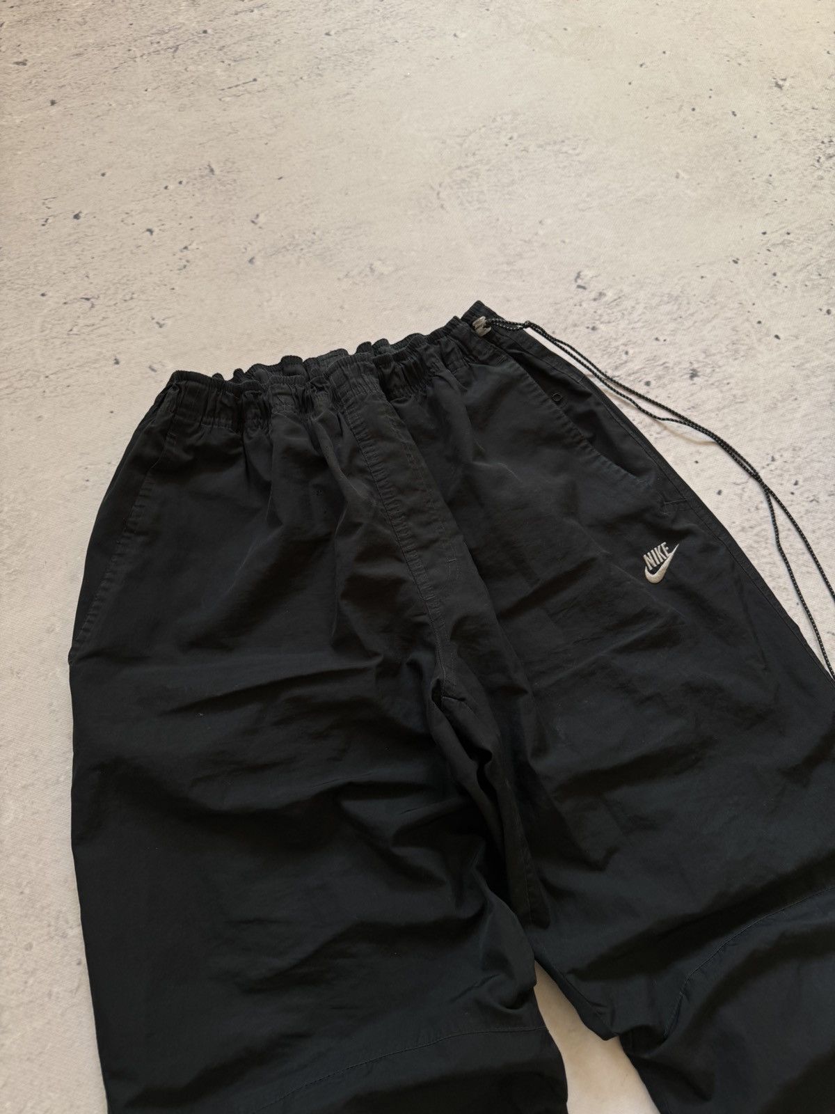 Nike × Vintage NIKE NYLON VINTAGE Y2K OVERSIZE BAGGY FIT PANTS SWEATPANTS Size US 34 / EU 50 - 4 Thumbnail