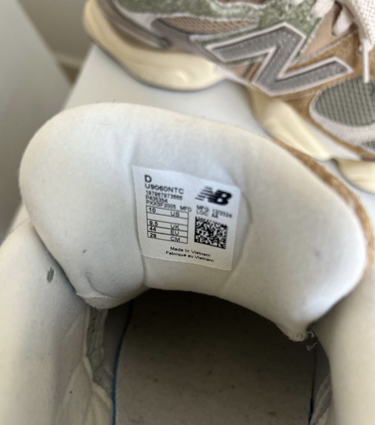 New Balance New Balance 9060 (Size 44) Size US 10 / EU 43 - 8 Thumbnail