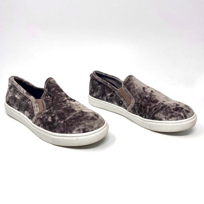 Gray steve madden hot sale slip ons