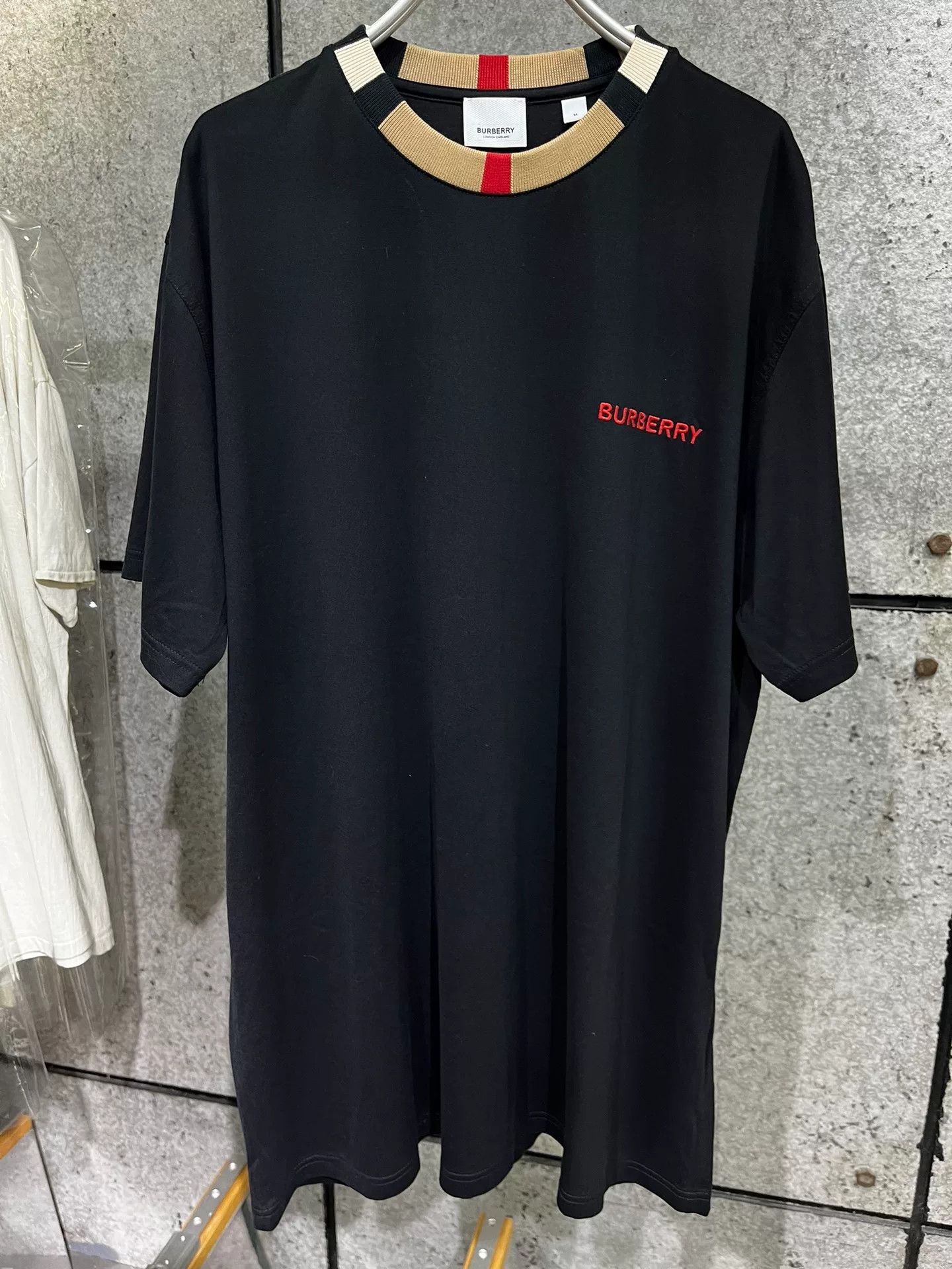 Burberry Burberry Black Short-Sleeve T-Shirt M Size US M / EU 48-50 / 2 - 1 Thumbnail