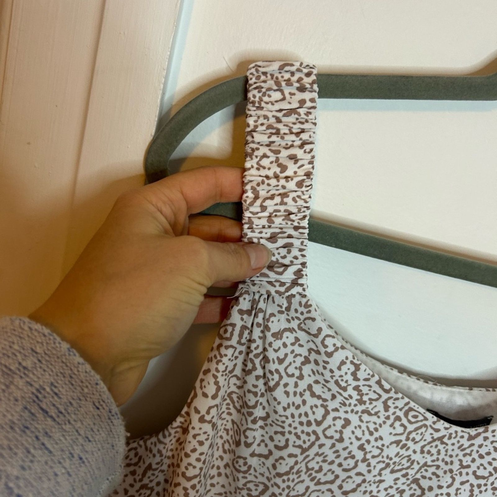 Vince Camuto Nwt Vince Camuto Desert Summer Animal Print Blouse Size S / US 4 / IT 40 - 5 Thumbnail