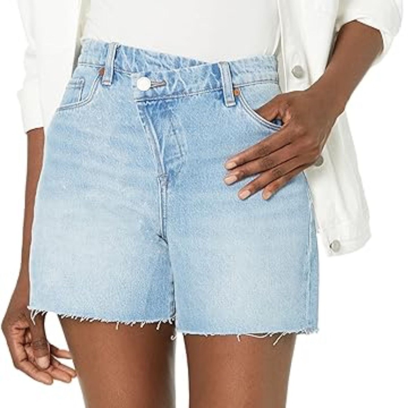 BLANKNYC BLANKNYC Light Wash Overlap Fly Cut Off Mom Shorts Size 25 Size 25" / US 0 / IT 36 - 2 Thumbnail