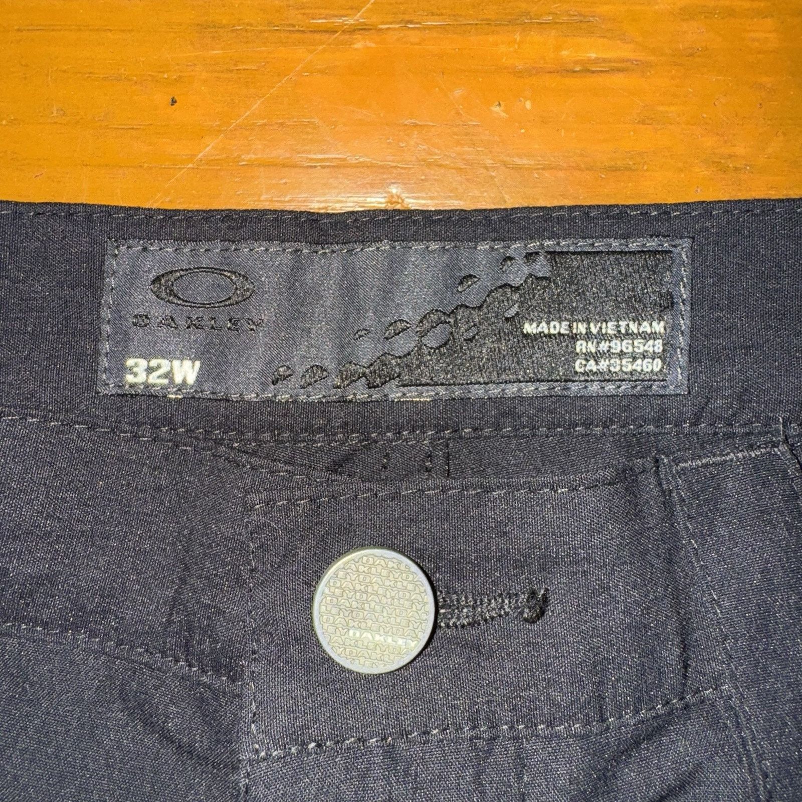 Oakley Y2K Oakley Chino Shorts Size 32W Black Embroidered Size US 32 / EU 48 - 5 Thumbnail