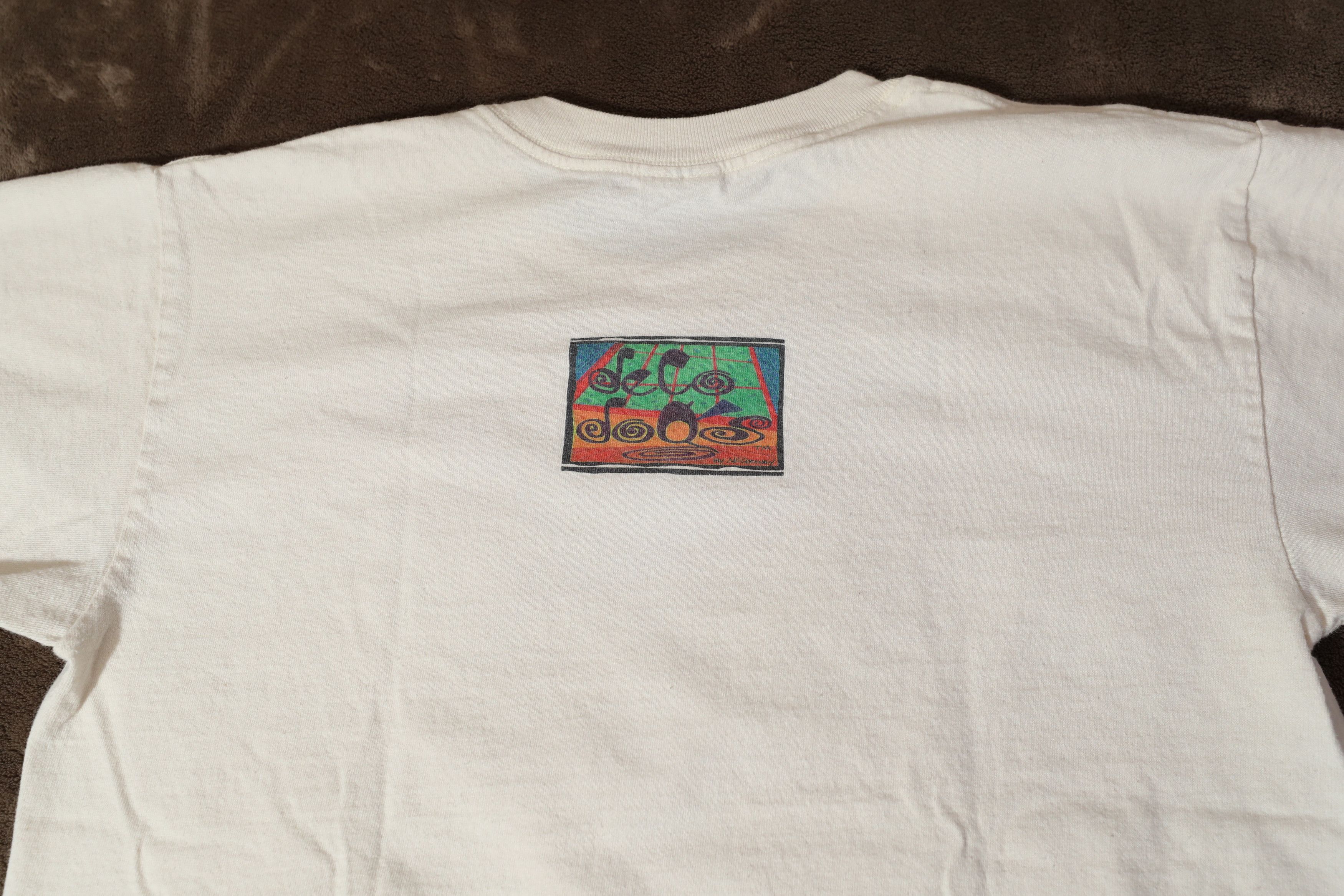 Vintage VTG 2001 Deco Dogs McCartney Art Painting Graphic Tee (M) Size US M / EU 48-50 / 2 - 12 Thumbnail