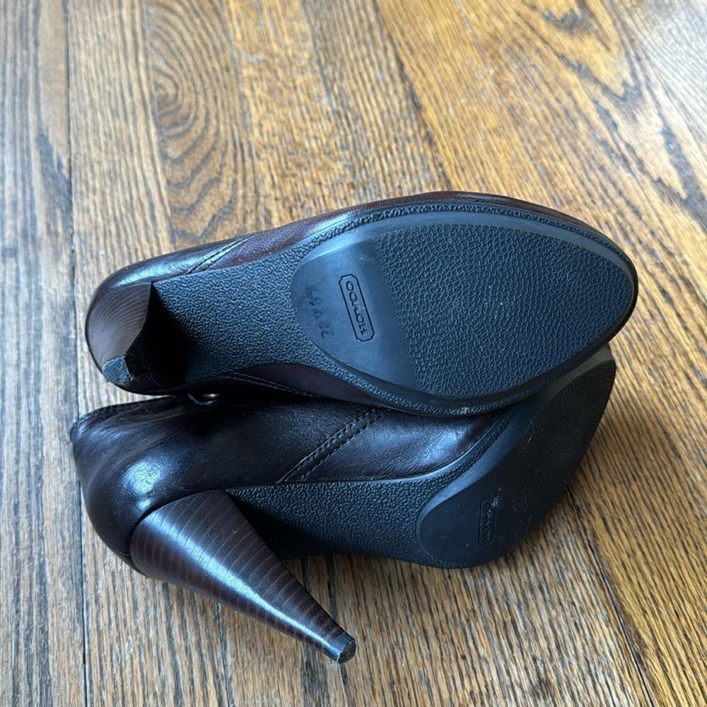 Coach Coach Aliza dark brown leather metal logo side tabs heeled Size US 7 / IT 37 - 8 Thumbnail