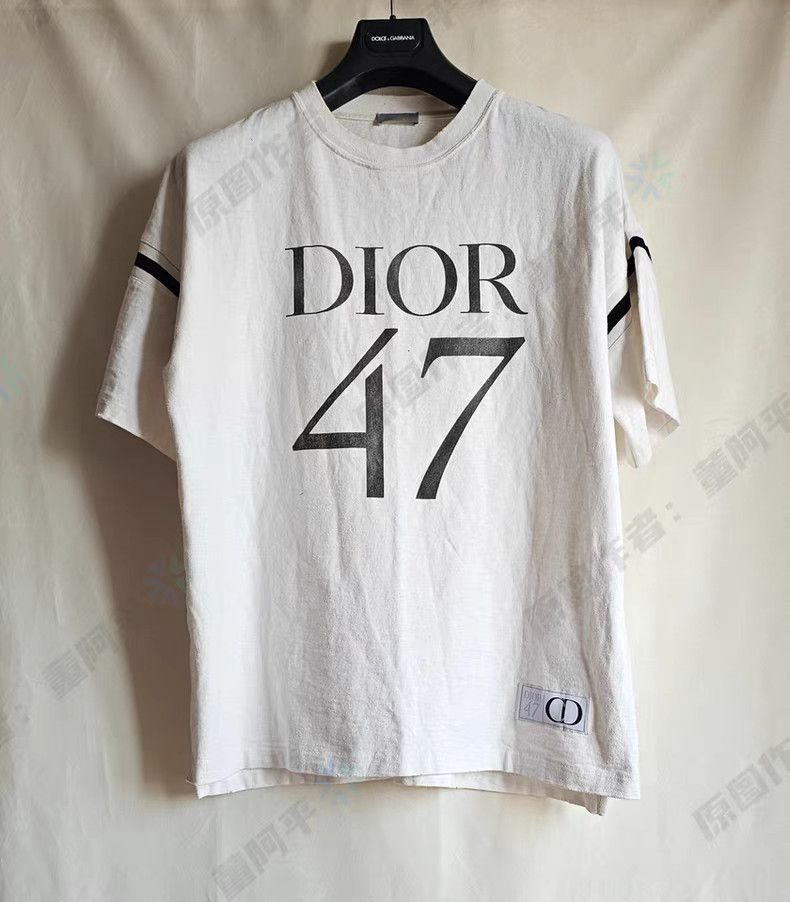 Dior White Short Sleeve Graphic Tee with Number 47 Size US M / EU 48-50 / 2 - 1 Thumbnail