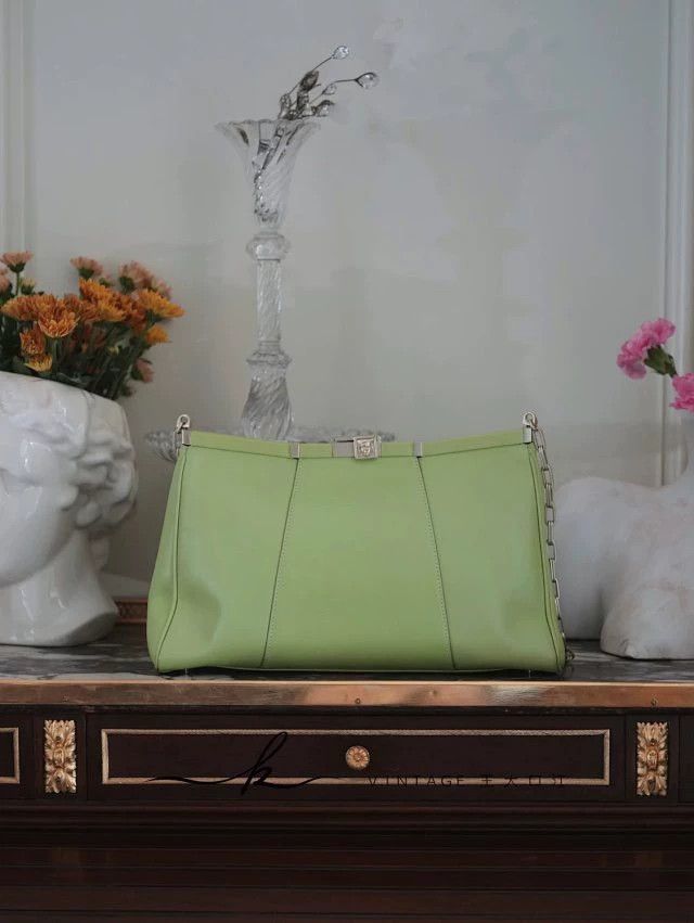 Other BKC Women of the Word 1995 Green Leather Chain Shoulder Bag Size ONE SIZE - 3 Thumbnail