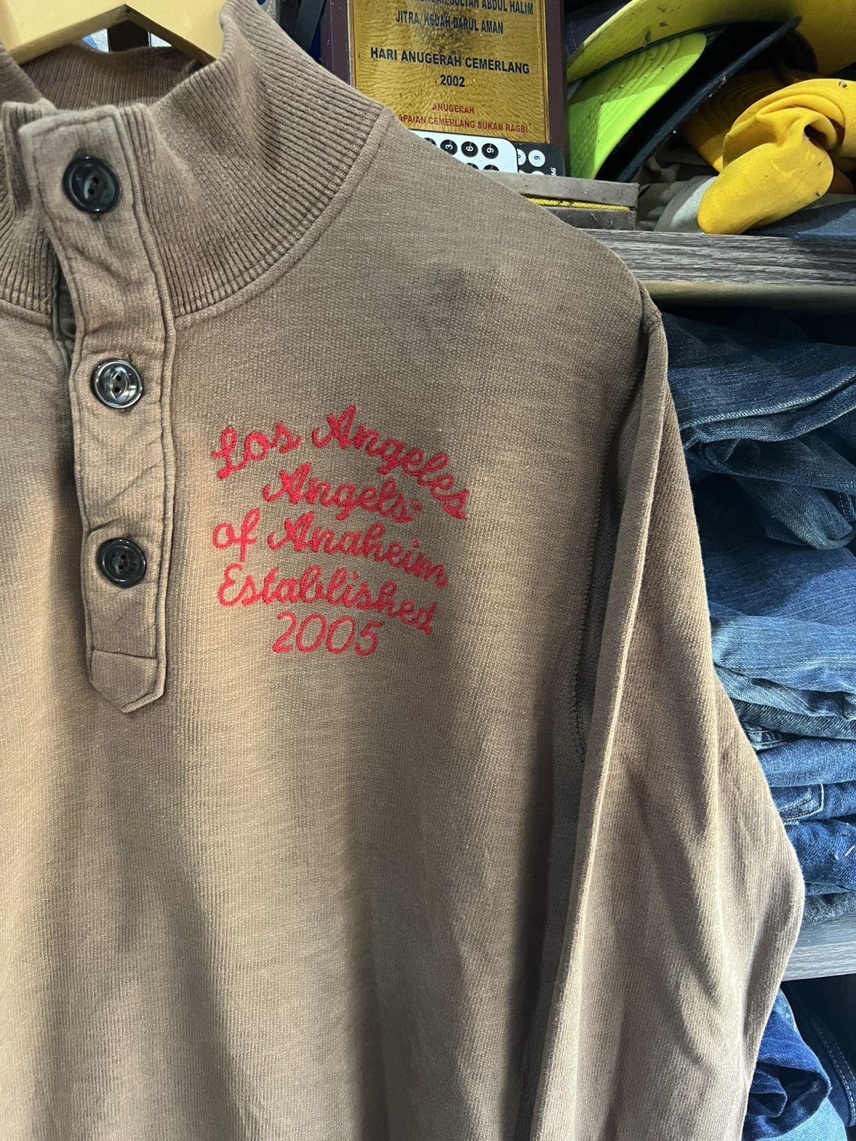 MLB 🔥Uniqlo MLB Los Angeles Angels Anaheim Button Long Sleeve Size US M / EU 48-50 / 2 - 7 Thumbnail