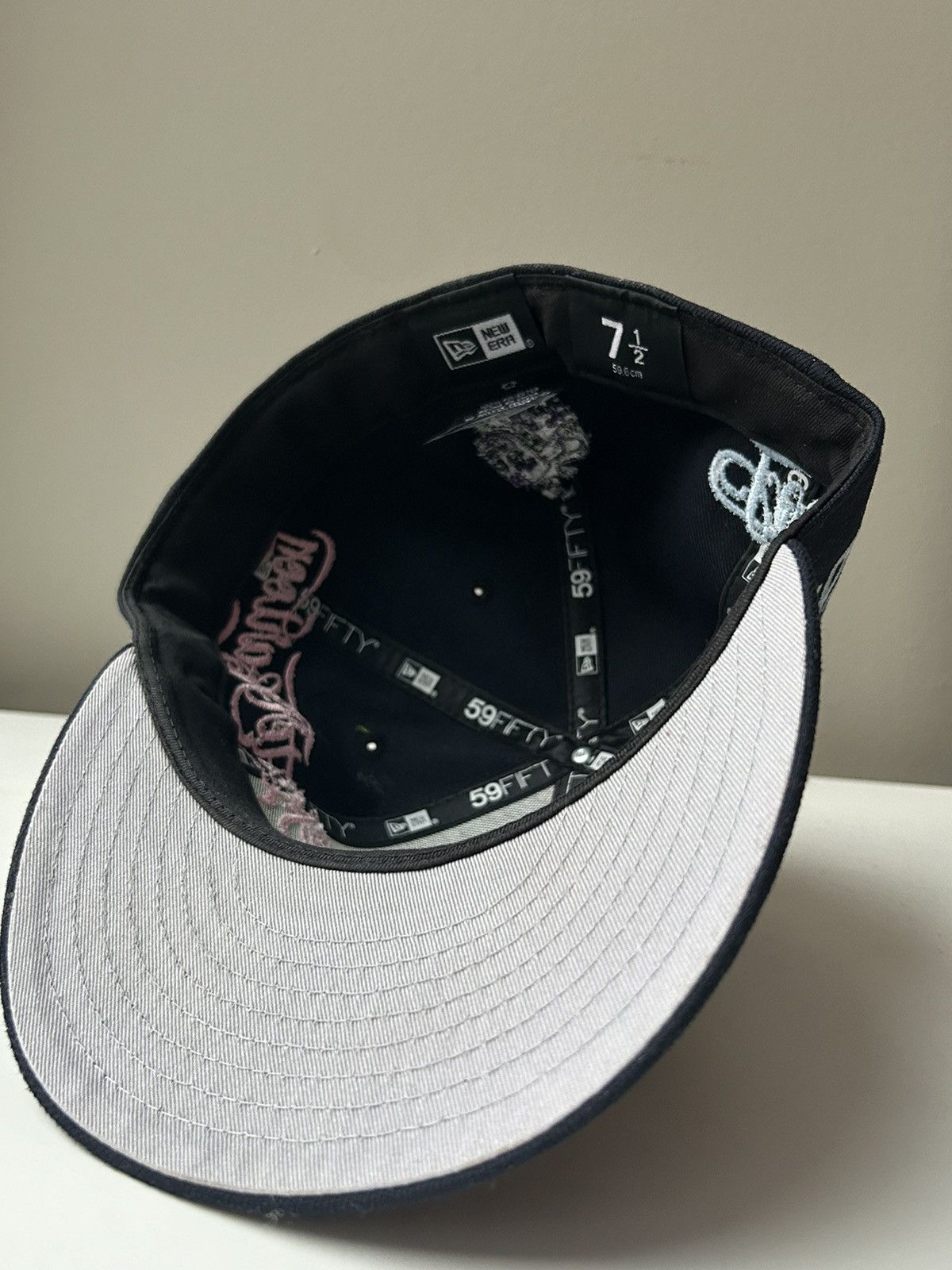 帽子 BORN X RAISED MR CARTOON ROCKER SNAPBACK s-l400.jpg
