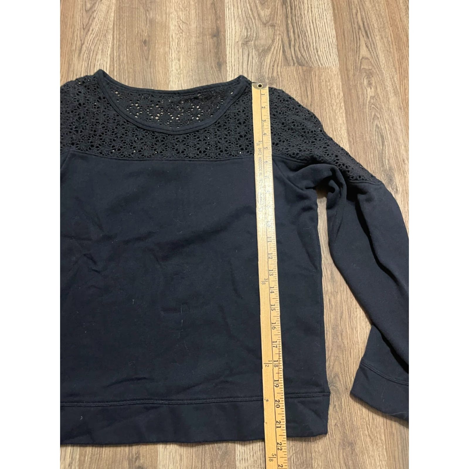 Express VINTAGE? No—Express Shirt Women’s M Black Long Sleeve Eyelet Neckline Shirt Womens M Black Long Sleeve Eyelet Neckline Express Size M / US 6-8 / IT 42-44 - 6 Thumbnail