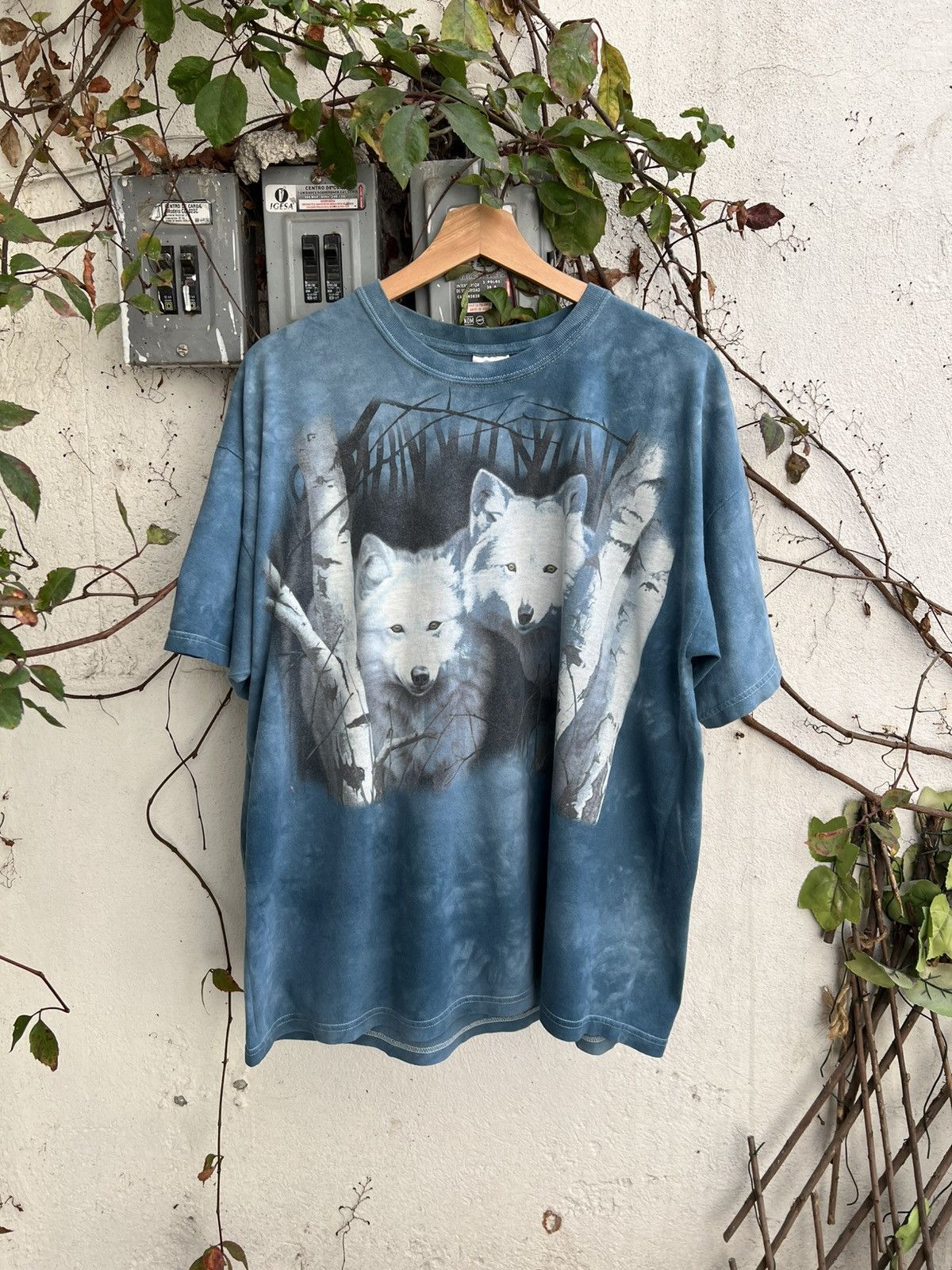 The Mountain 2000s Arctic Wolves Nature Souvenir Tee Size US XL / EU 56 / 4 - 1 Thumbnail