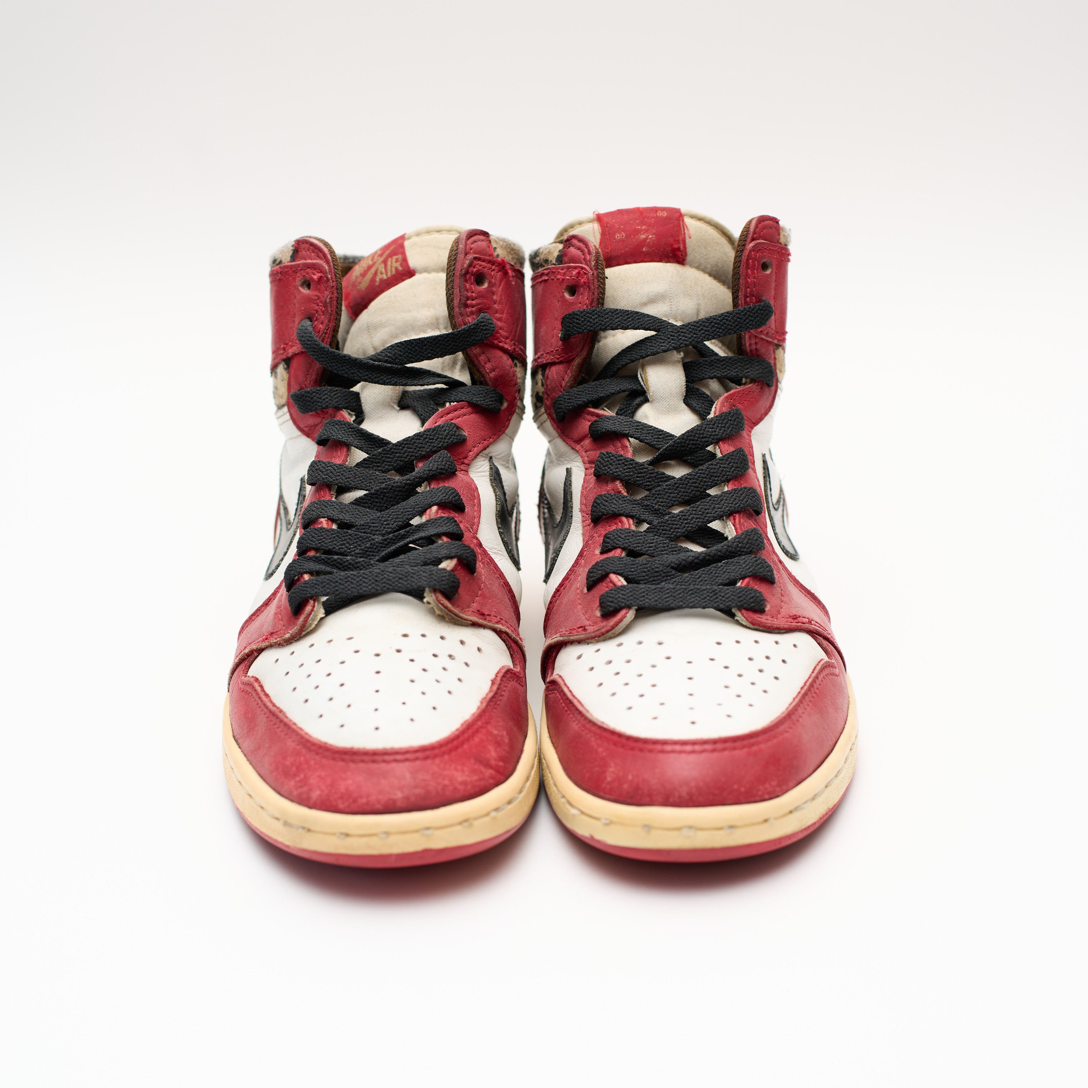 Jordan Brand 1985 Air Jordan Chicago 1 OG Size US 11 / EU 44 - 2 Thumbnail