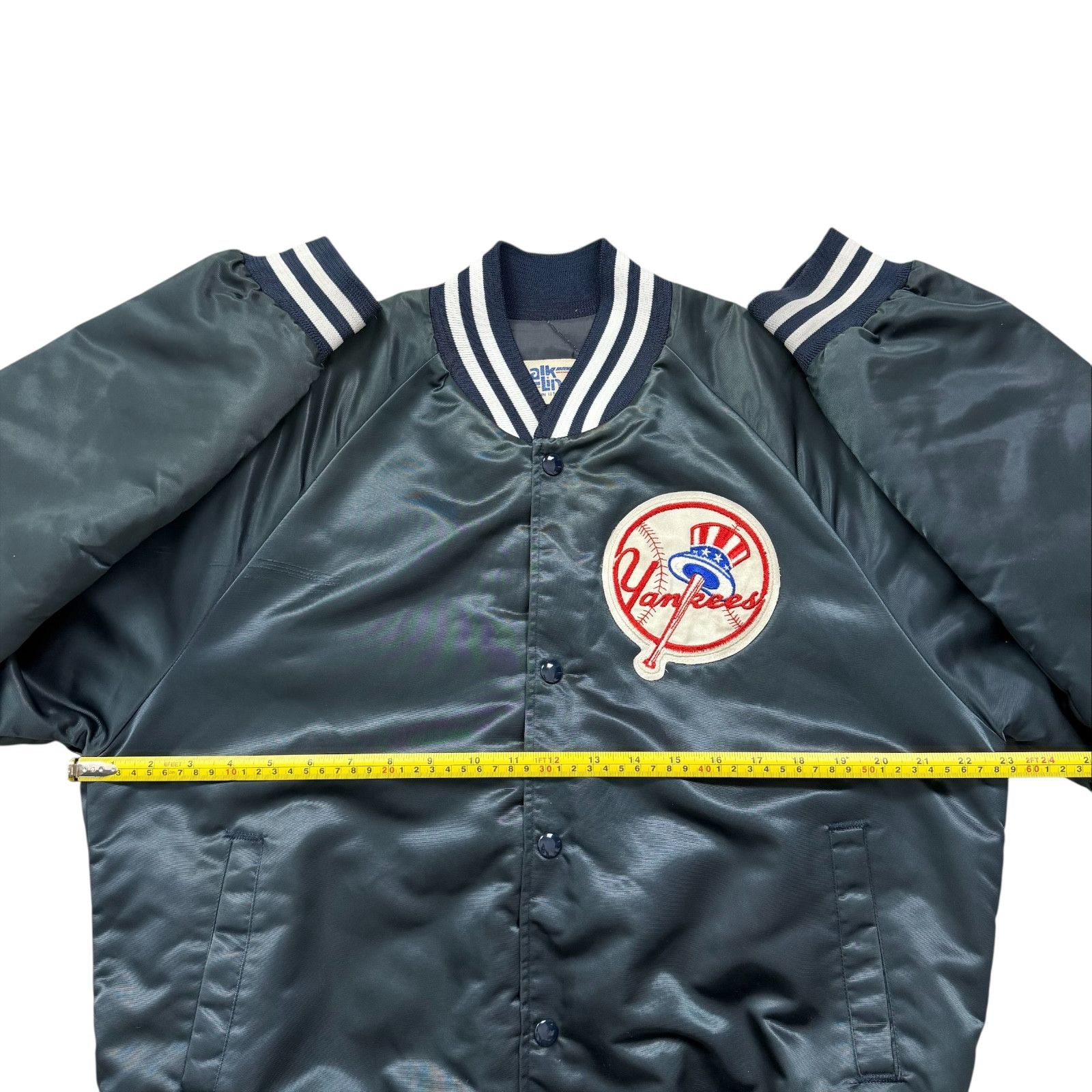 MLB VTG 90s NEW YORK YANKEES CHALK LINE SATIN JACKET SPELL OUT Size US M / EU 48-50 / 2 - 11 Thumbnail