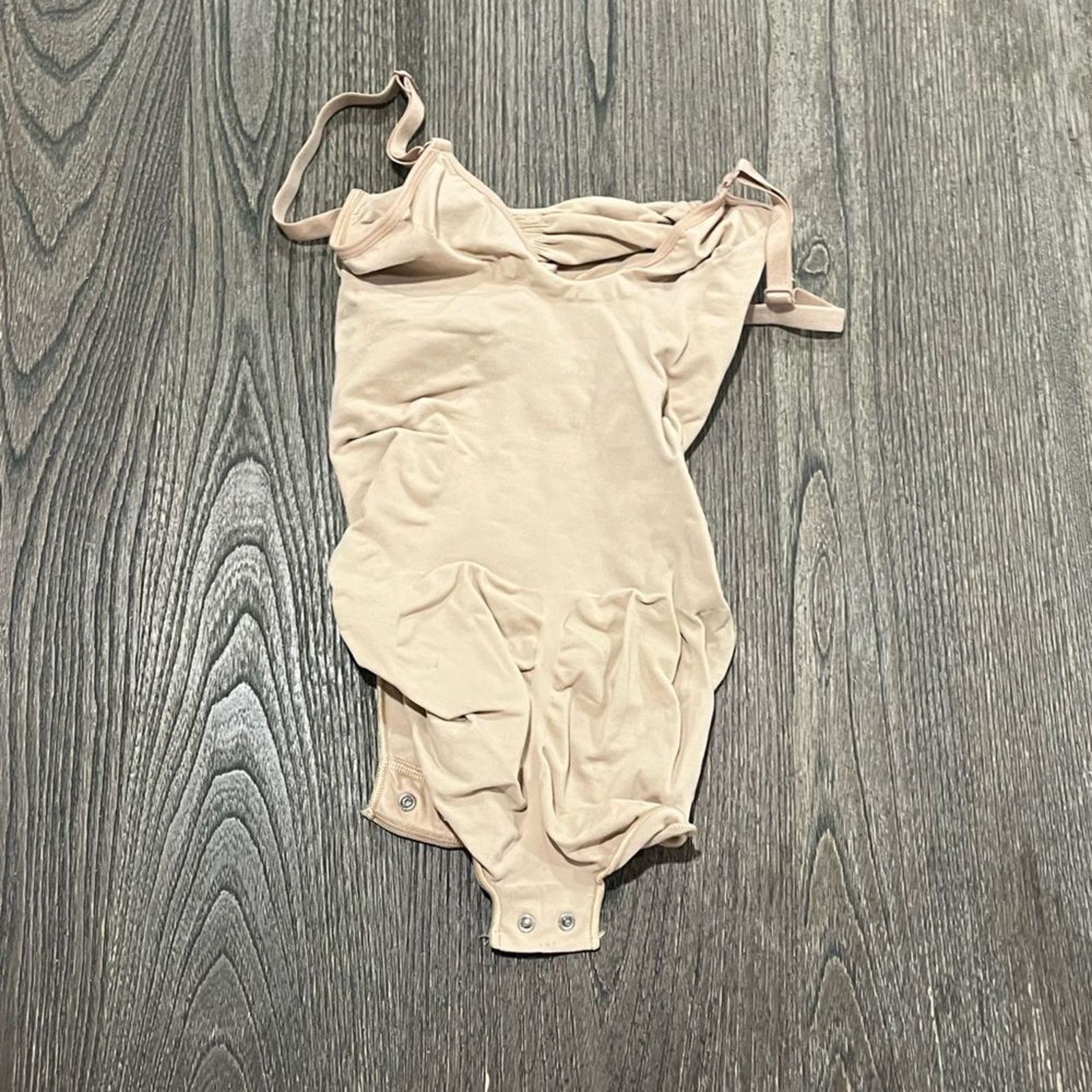 SKIMS NWOT Skims Seamless Sculpt Brief Bodysuit Nude S/M Size S / US 4 / IT 40 - 4 Thumbnail