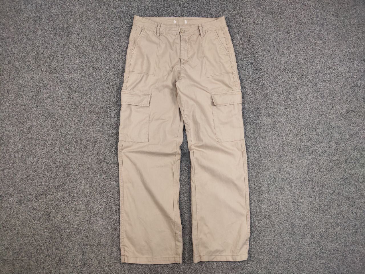 Japanese Brand Vintage Japanese Casual Beige Baggy Cargo Pants Y2K Style Size US 32 / EU 48 - 1 Thumbnail