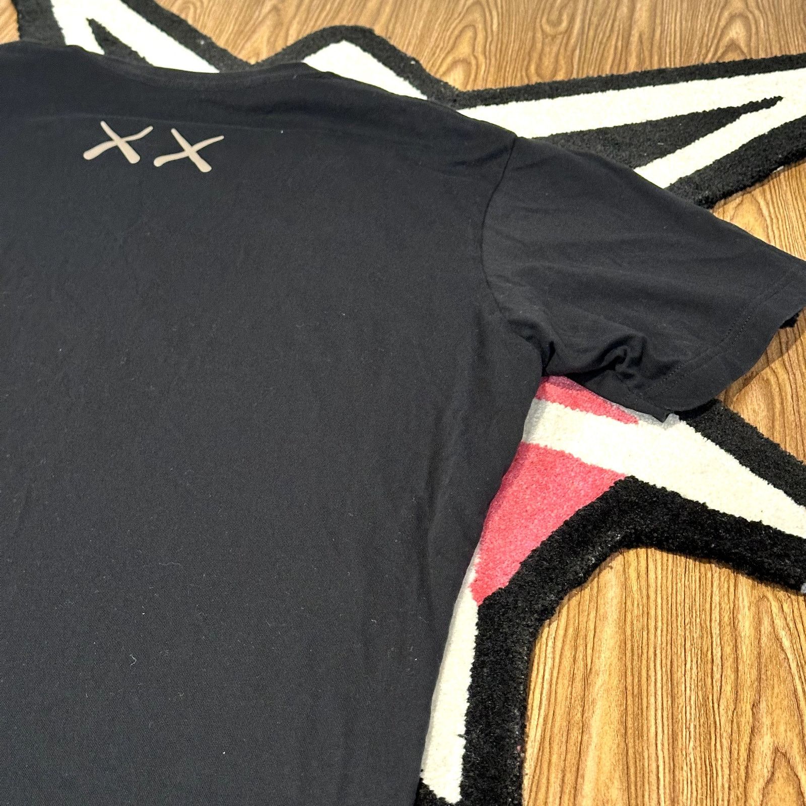Kaws KAWS x UNIQLO UT Short Sleeve Graphic T-Shirt – US Size XL Size US XL / EU 56 / 4 - 8 Thumbnail