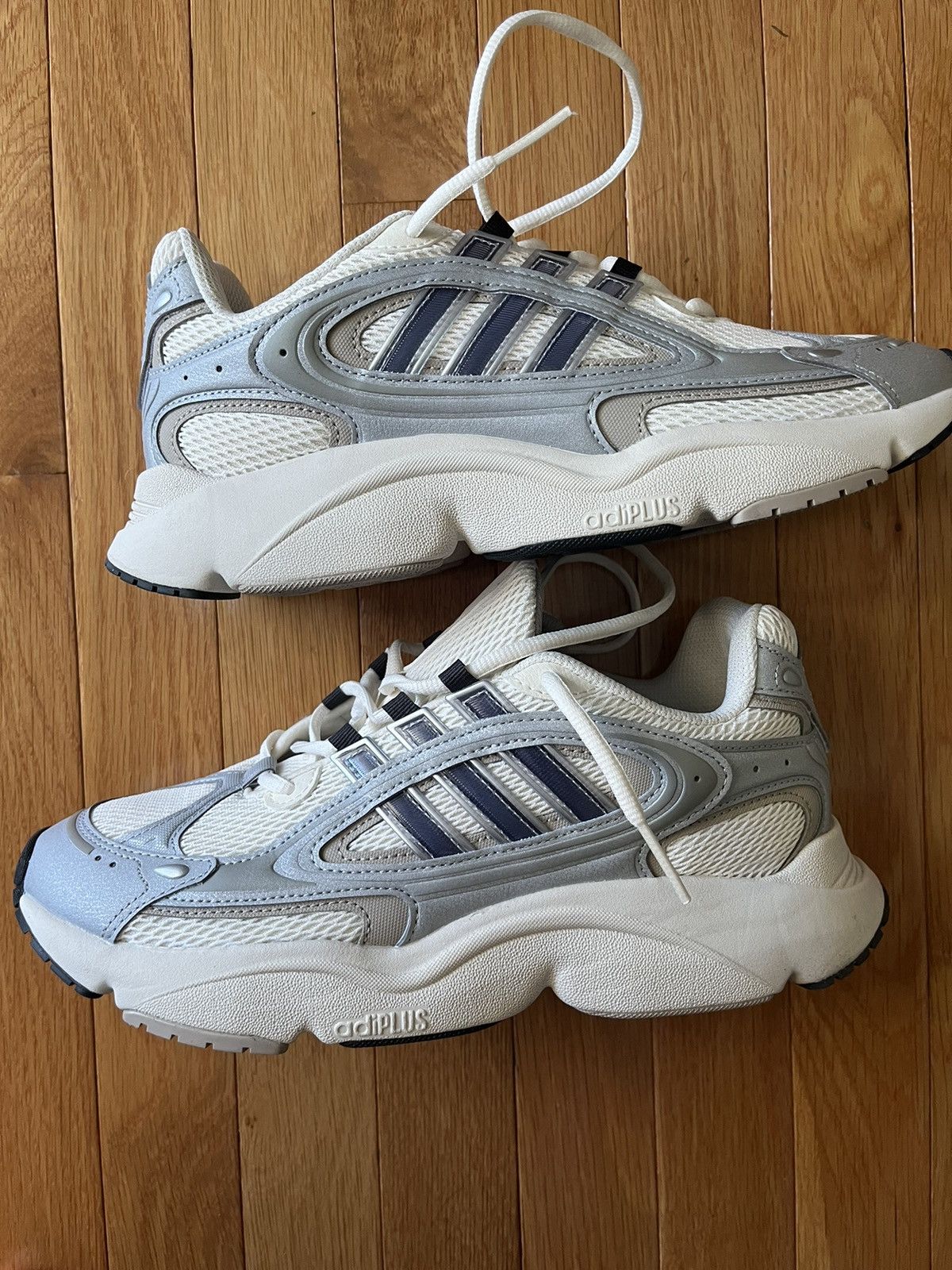 Adidas Adidas Ozmillen Size US 10 / IT 40 - 1 Thumbnail