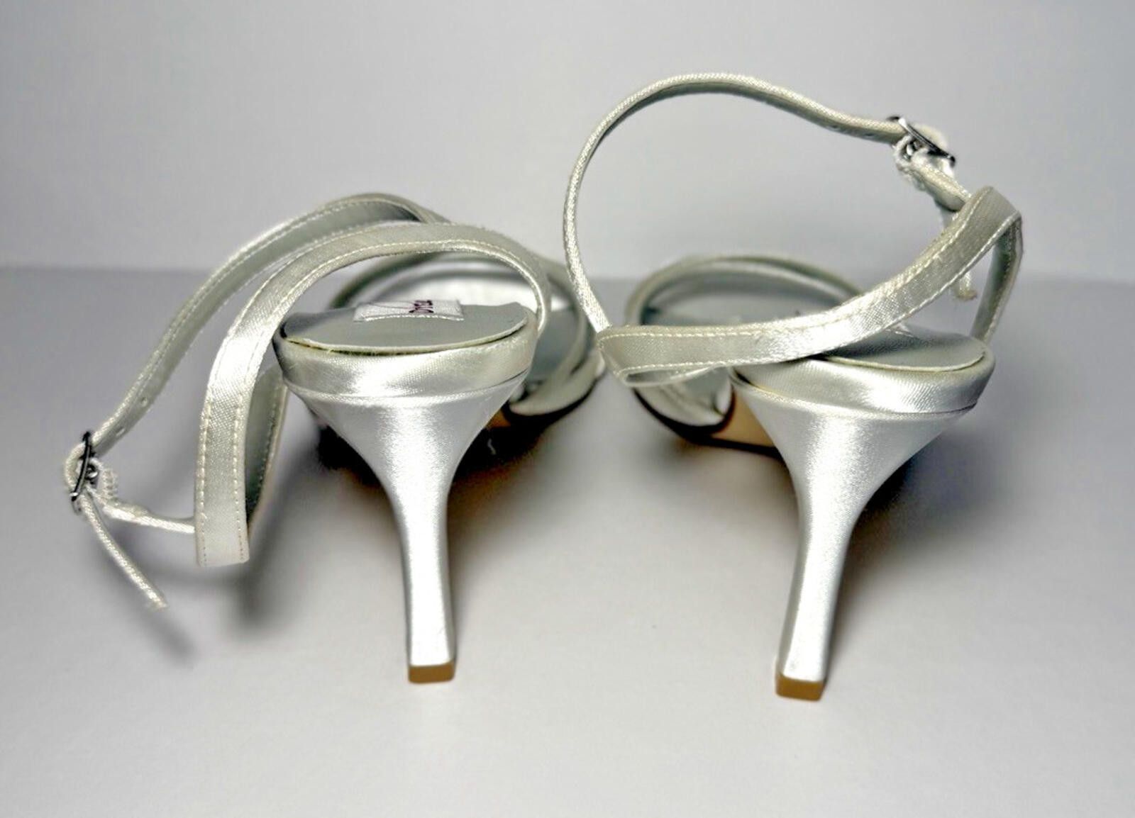 Other Dyeables Satin Buckle Slingback Fashion Sandals White Satin Size US 7.5 / IT 37.5 - 4 Thumbnail