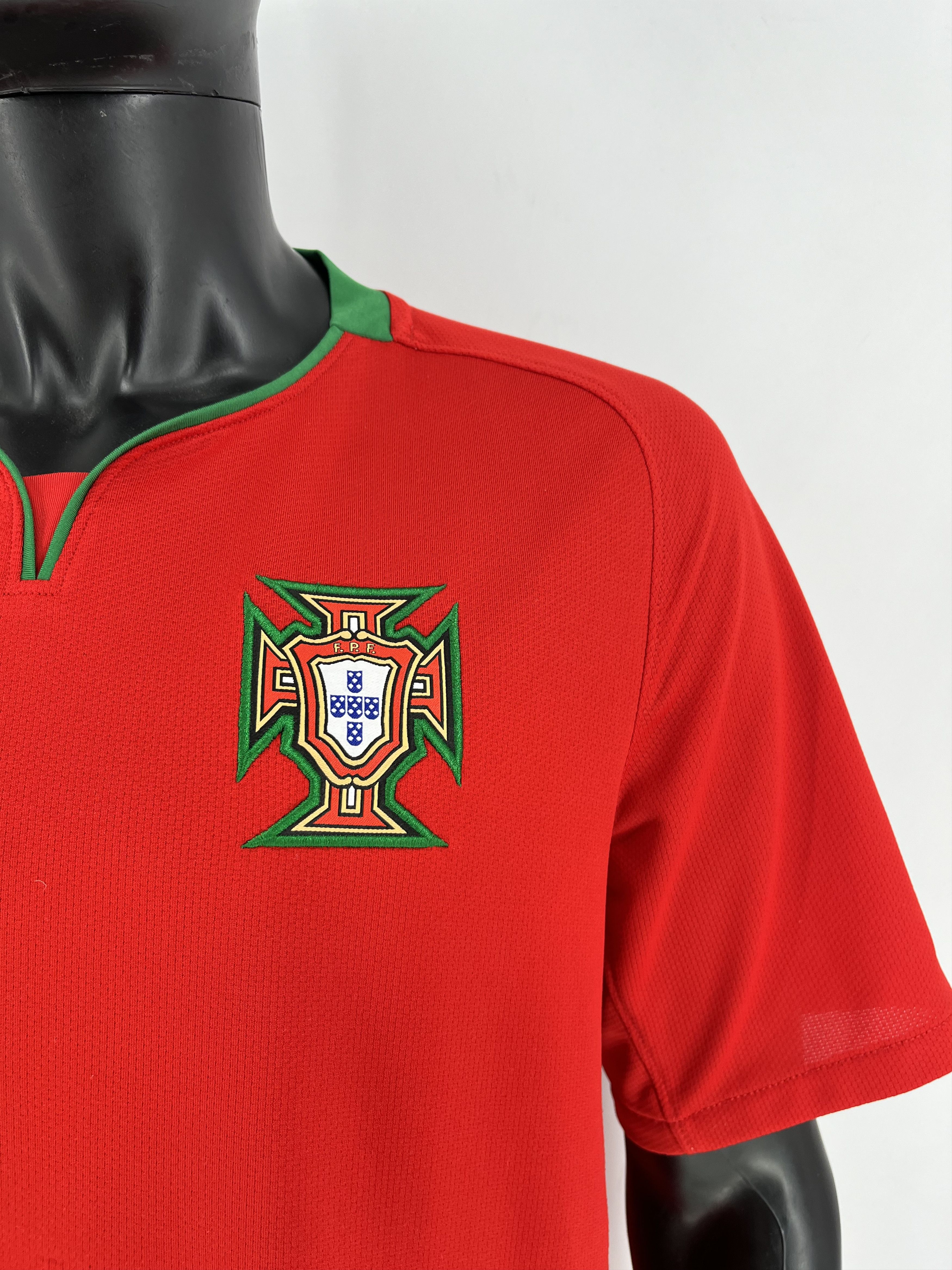 Other Vintage Nike Y2K Portugal Home jersey Shirt 00S Size US L / EU 52-54 / 3 - 10 Thumbnail