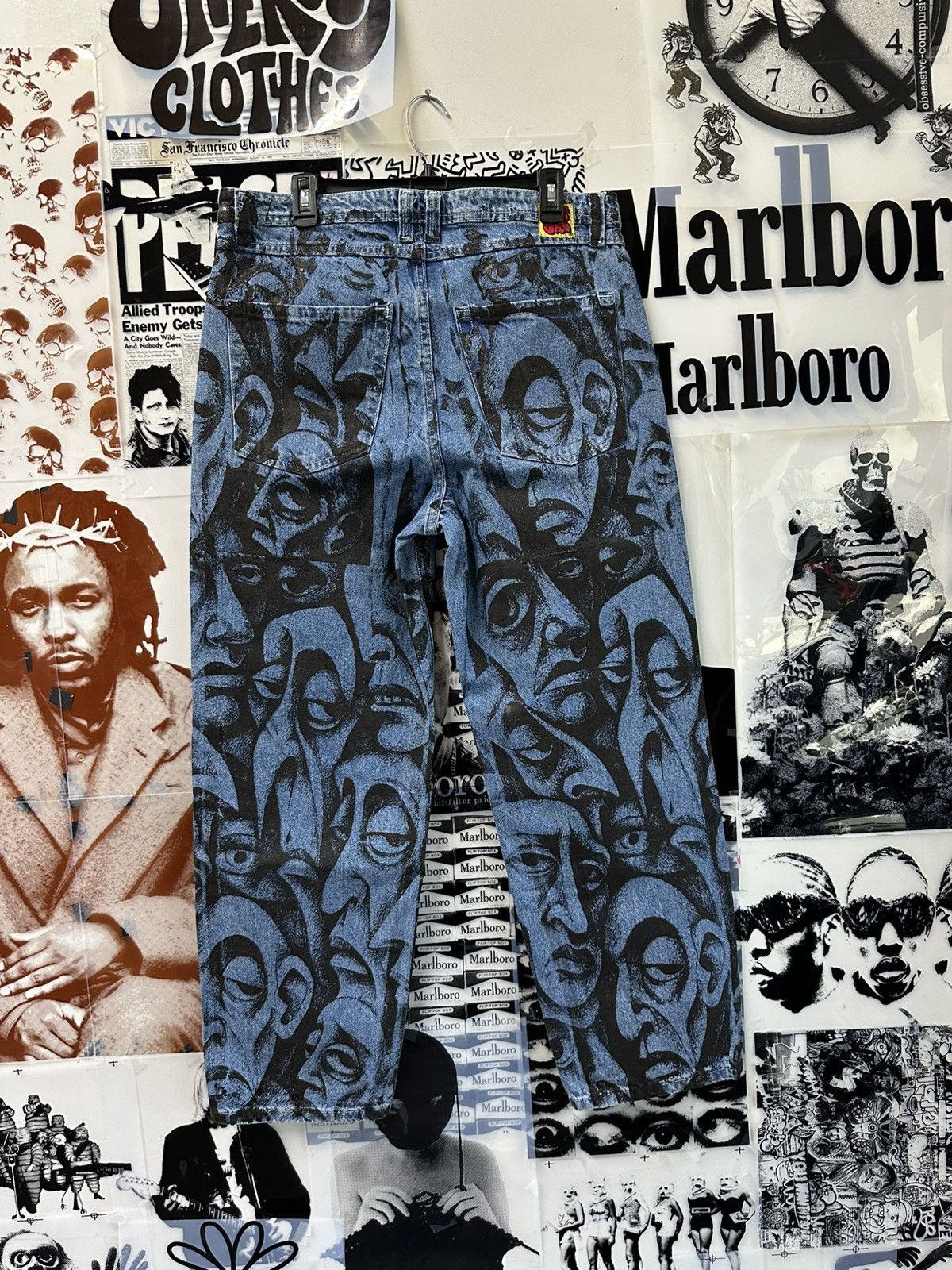 Empyre All Over Print Abstract Faces On Emypre Denim Size US 33 - 4 Thumbnail