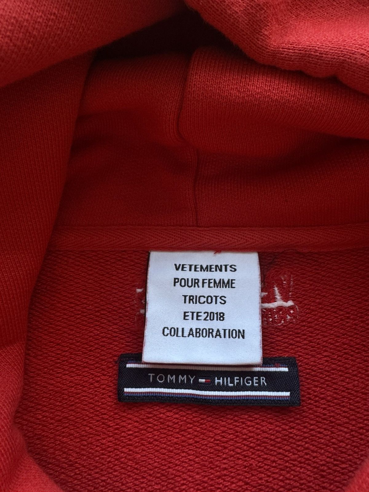 Tommy Hilfiger × Vetements Vetements X Tommy Hilfiger Red Oversize M Size Cotton Hoodie Pullover Sweatshirt Size US M / EU 48-50 / 2 - 9 Thumbnail