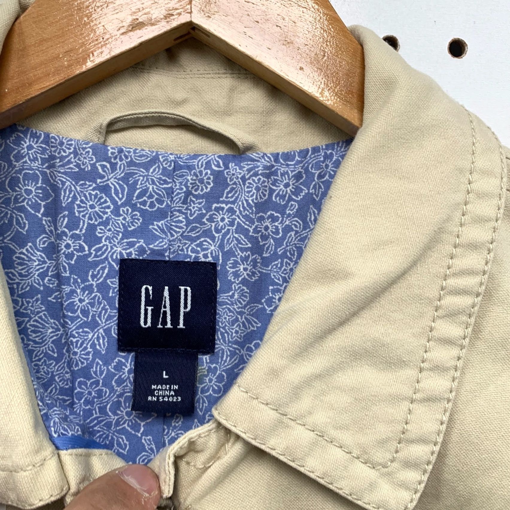 Gap VINTAGE Gap Trench Coat Women Large Beige Canvas Button Pocket Flap Y2K Long Sleeve Cotton Coat Beige Women's Regular Size L -/- 90s Theme Classic Size L / US 10 / IT 46 - 3 Thumbnail
