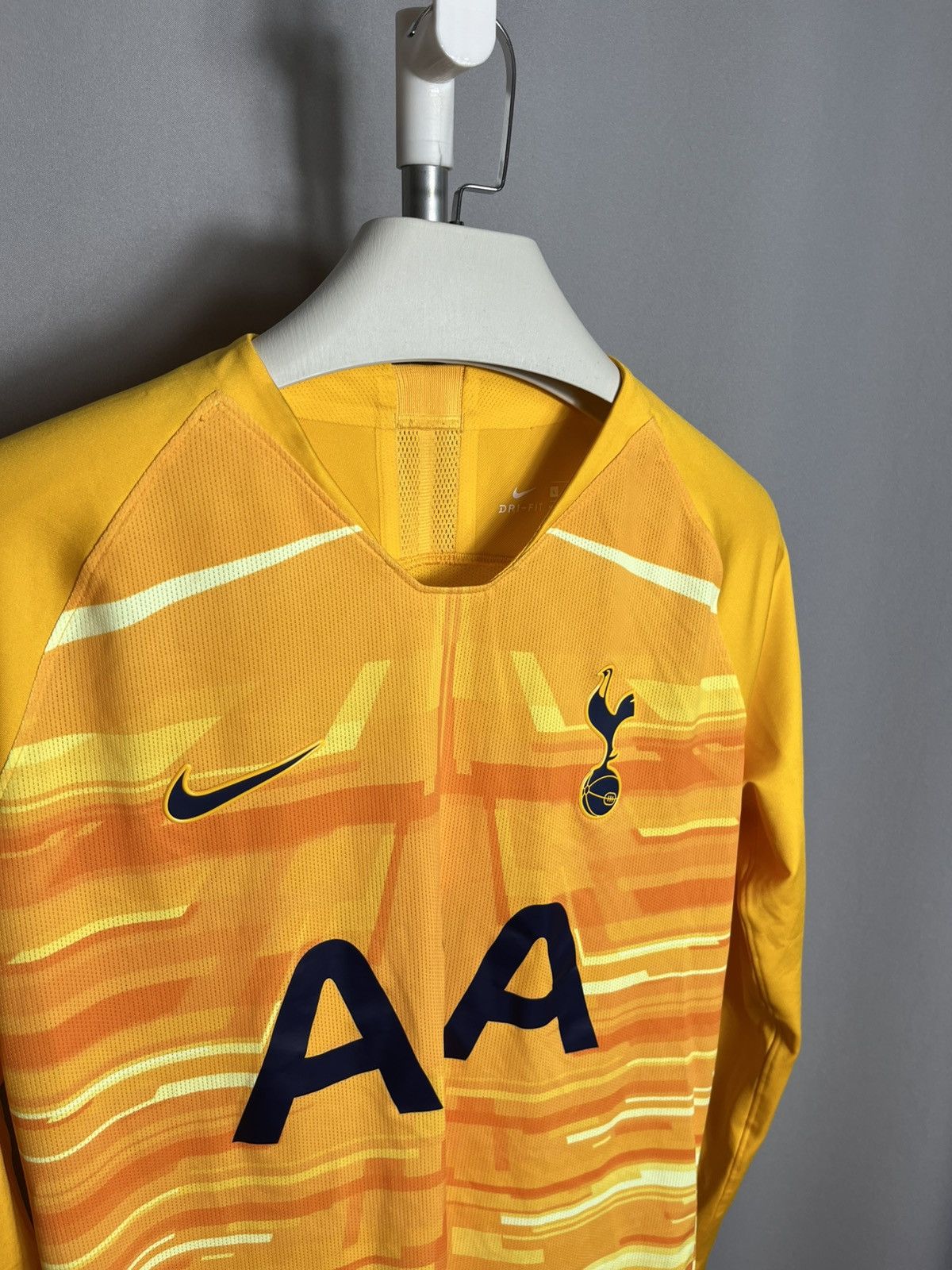Nike Tottenham Hotspur Nike 2019 2020 Goalkeeper Shirt Jersey Size US L / EU 52-54 / 3 - 2 Thumbnail