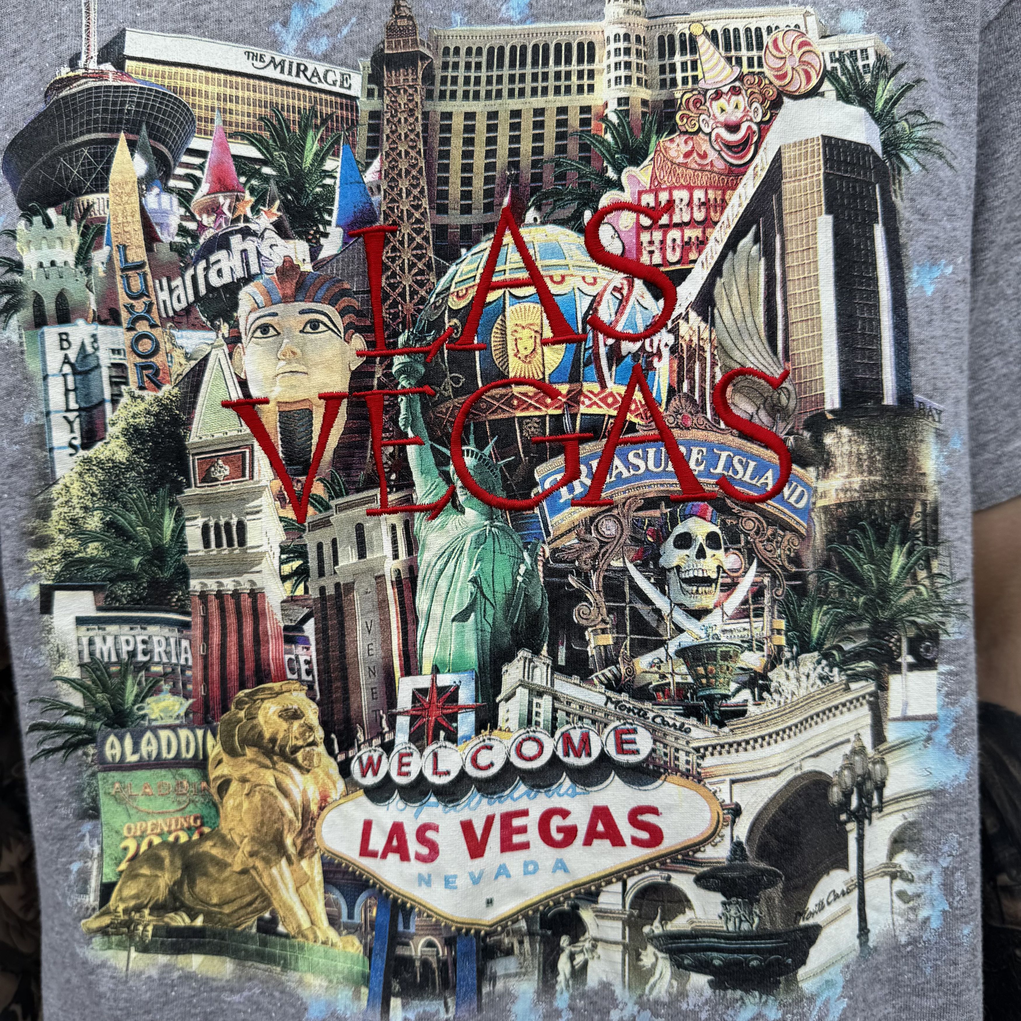 Vintage Vintage 90s Las Vegas embroired print t shirt Size US L / EU 52-54 / 3 - 3 Thumbnail