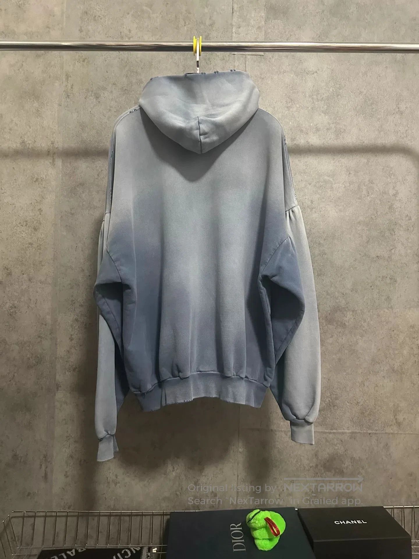 Balenciaga balenciaga blue gradient hoodie with logo. Size US XL / EU 56 / 4 - 4 Thumbnail