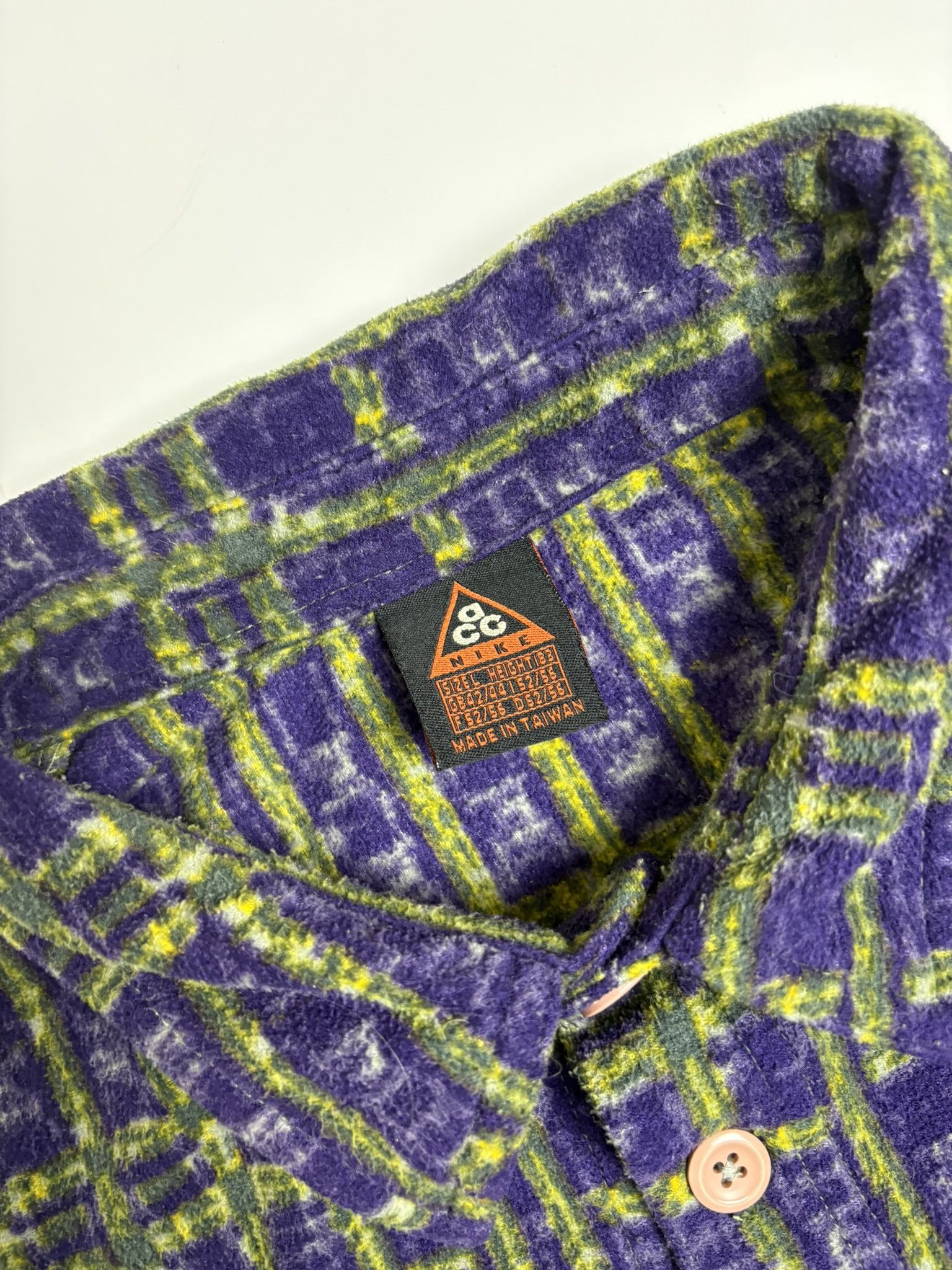 Nike ACG Nike ACG Vintage Patterned Fleece Shirt Size US XL / EU 56 / 4 - 3 Thumbnail