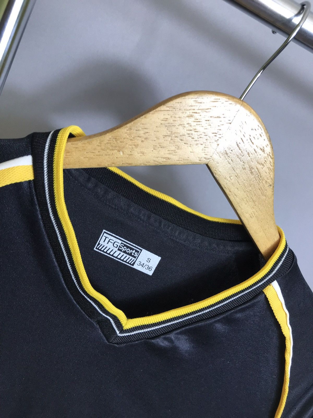 Other OXFORD UNITED 2005 2006 SHIRT SOCCER TFG BLACK Mateo Corbo Size US S / EU 44-46 / 1 - 6 Thumbnail