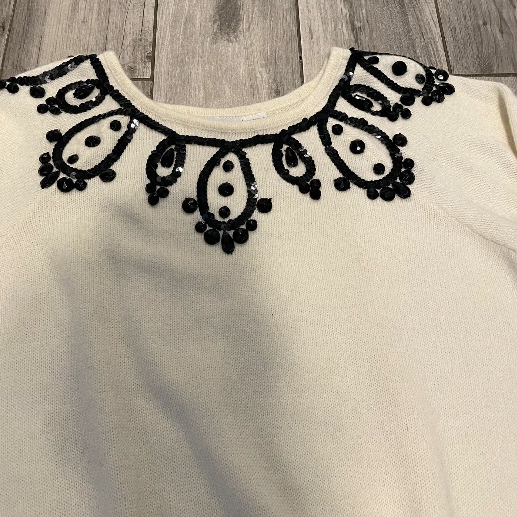 Liz Claiborne VINTAGE Liz Claiborne Sweater Women Small White Angora Beaded Sequins 90s Scoop Neck Dolman Sleeve Pullover Size S / US 4 / IT 40 - 3 Thumbnail