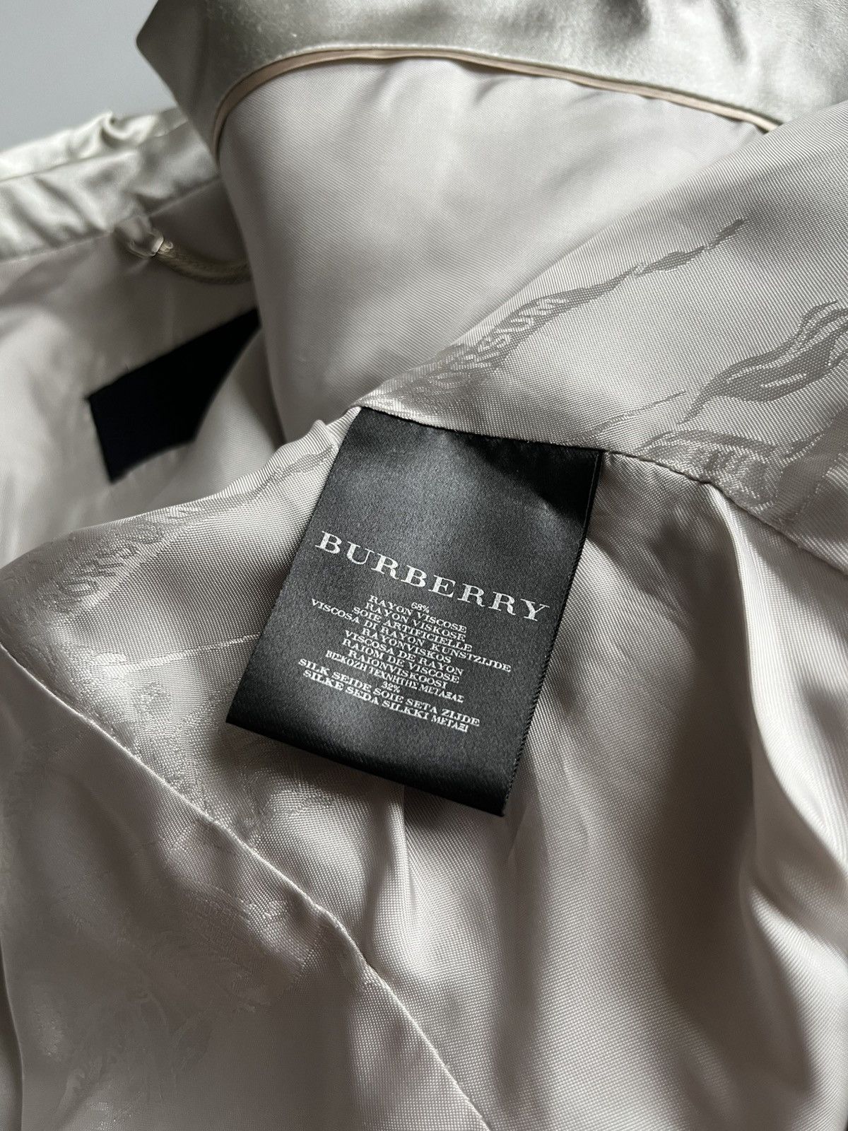 Burberry Burberry Prorsum 2010 lookbook silver satin blazer jacket Size M / US 6-8 / IT 42-44 - 15 Thumbnail