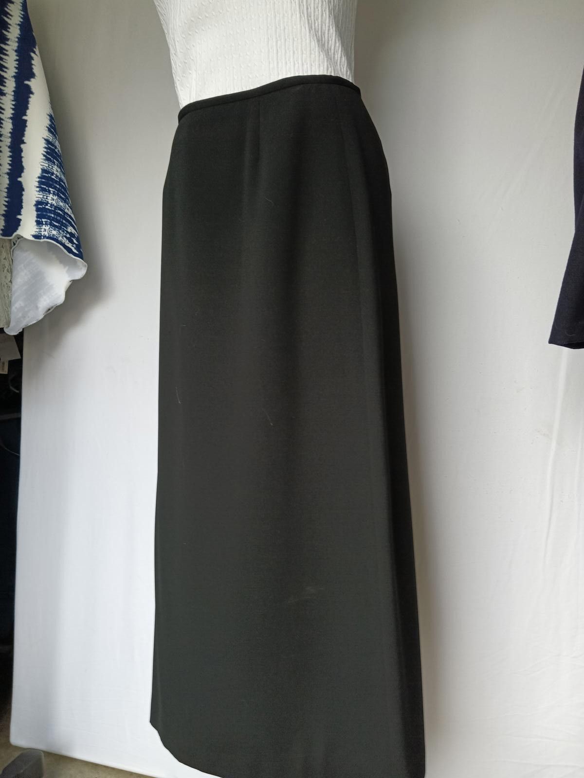 Designer Josephine Chaus Black Midi Skirt - Elegant and Versatile Size 32" / US 10 / IT 46 - 2 Thumbnail