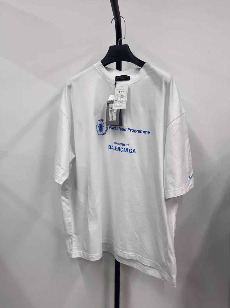 Balenciaga Balenciaga FW22 Logo monogrammed crewneck pullover short sl Size US XL / EU 56 / 4 - 1 Thumbnail