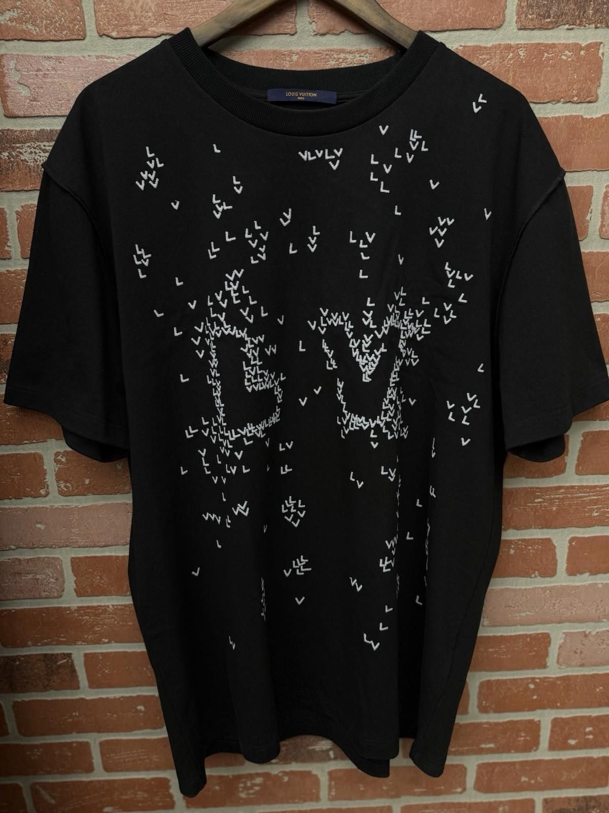 Louis Vuitton LOUIS VUITTON T-Shirt LV Tee Cotton Black Men’s Size XL Rare Size US L / EU 52-54 / 3 - 1 Thumbnail