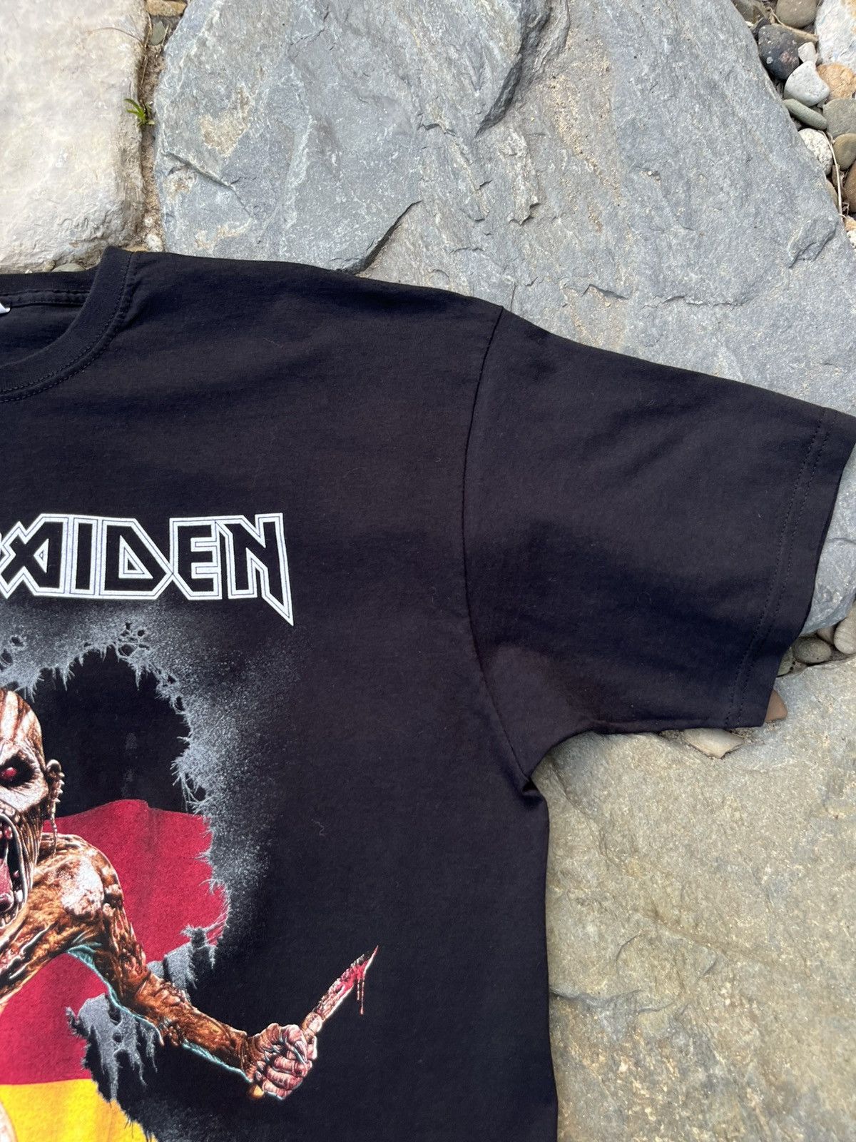 Band Tees × Iron Maiden × Vintage Vintage Iron Maiden Germany flag the book of souls tour tee Size US XL / EU 56 / 4 - 4 Thumbnail