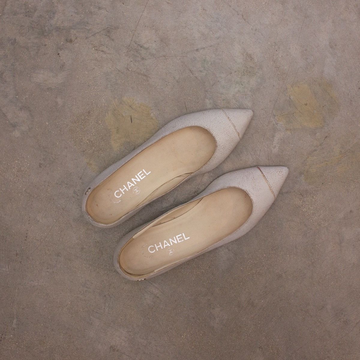 Chanel Chanel Interlocking CC Ballerina Flats White Cracked Leather Size US 6.5 / IT 36.5 - 4 Thumbnail