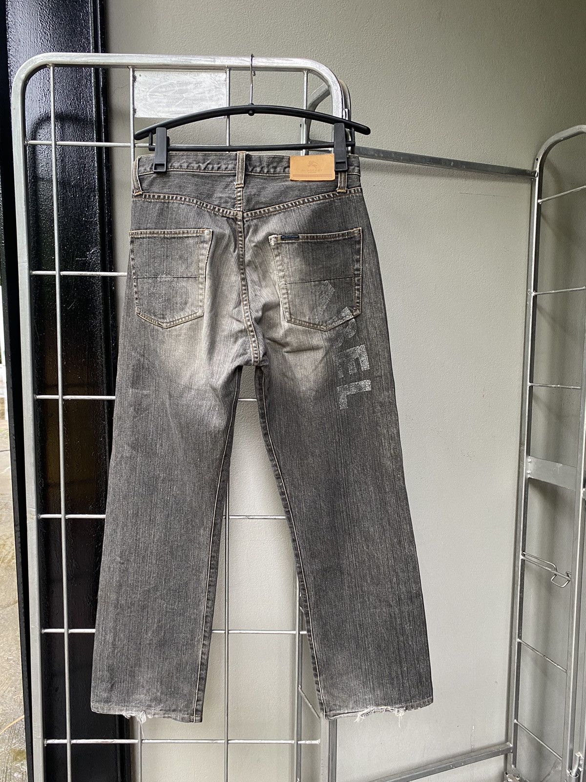 Burberry Burberry grey denim jeans Size US 32 / EU 48 - 4 Thumbnail