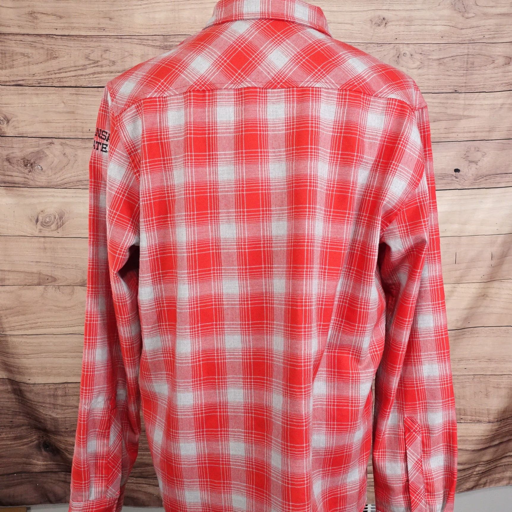 Under Armour UNDER ARMOUR Red Plaid Button-Up Shirt Mens L Size US L / EU 52-54 / 3 - 5 Thumbnail